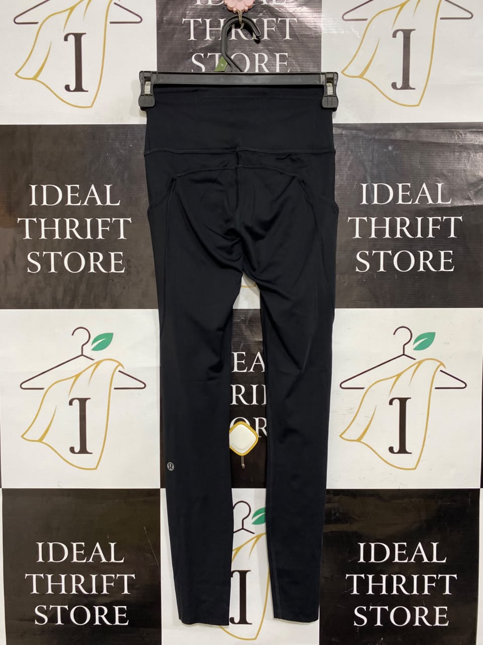 LULULEMON |XS| WAIST 22| WOMEN'S BLACK HIGH-WAISTED RUNNING LEGGINGS WITH SIDE POCKETS AND REFLECTIVE ACCENTS