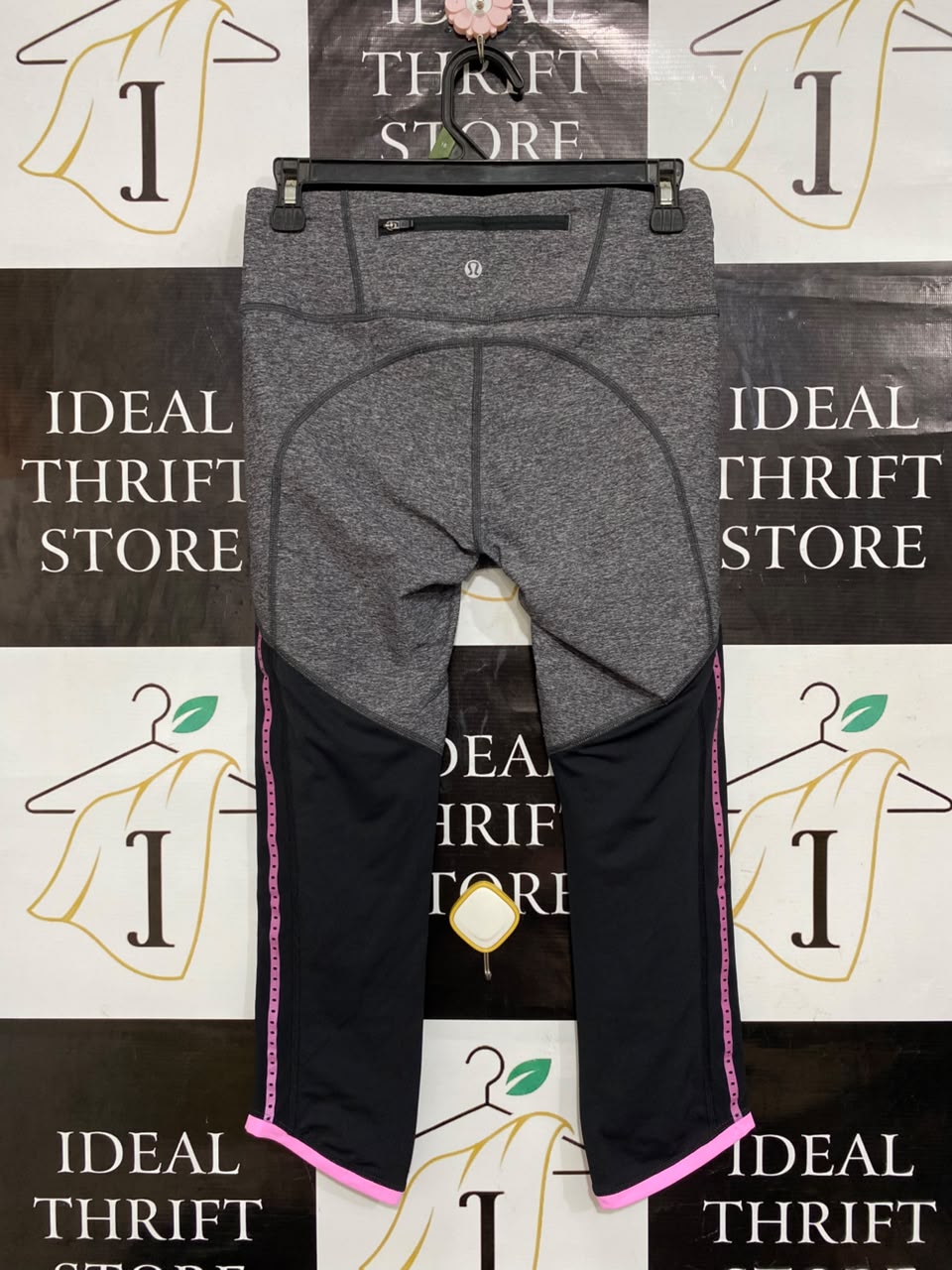 LULULEMON |M| WAIST 26| WOMEN'S CHARCOAL GREY HEATHERED CAPRI ATHLETIC LEGGINGS WITH PINK TRIM