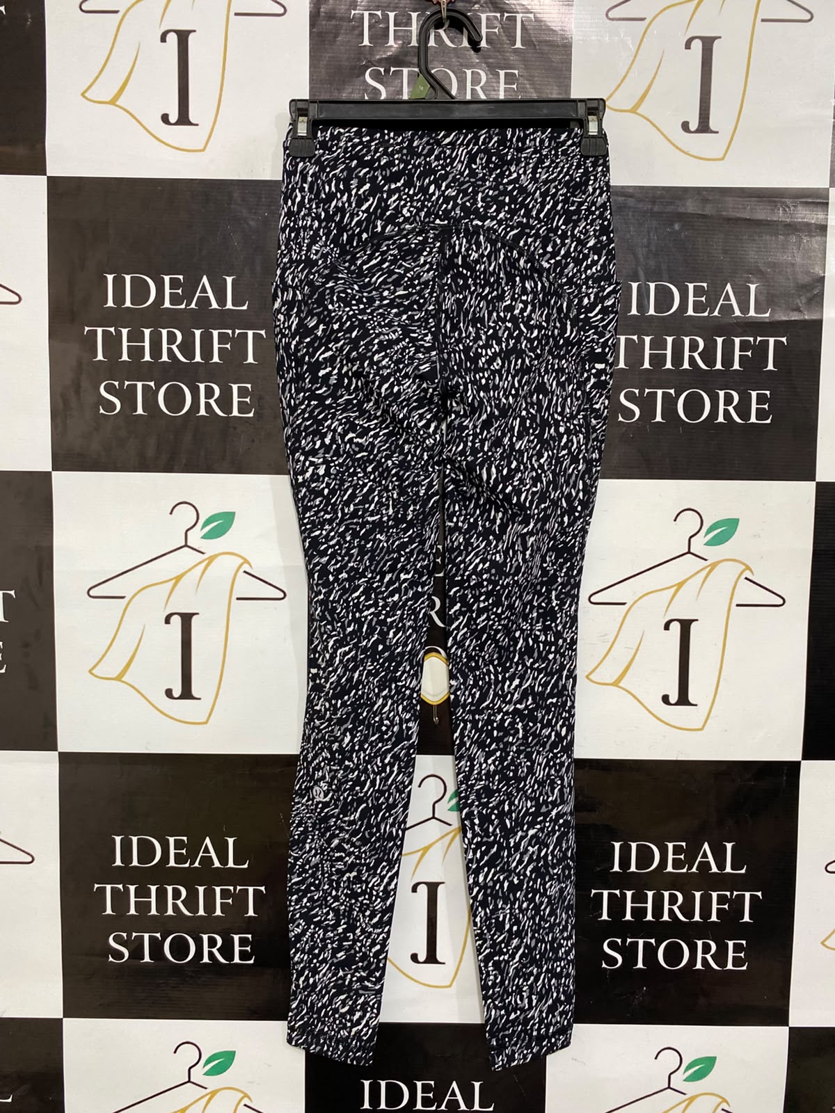 LULULEMON |XS| WAIST 24| WOMEN'S BLACK AND WHITE ABSTRACT PRINT HIGH-WAISTED ATHLETIC LEGGINGS WITH TAGS