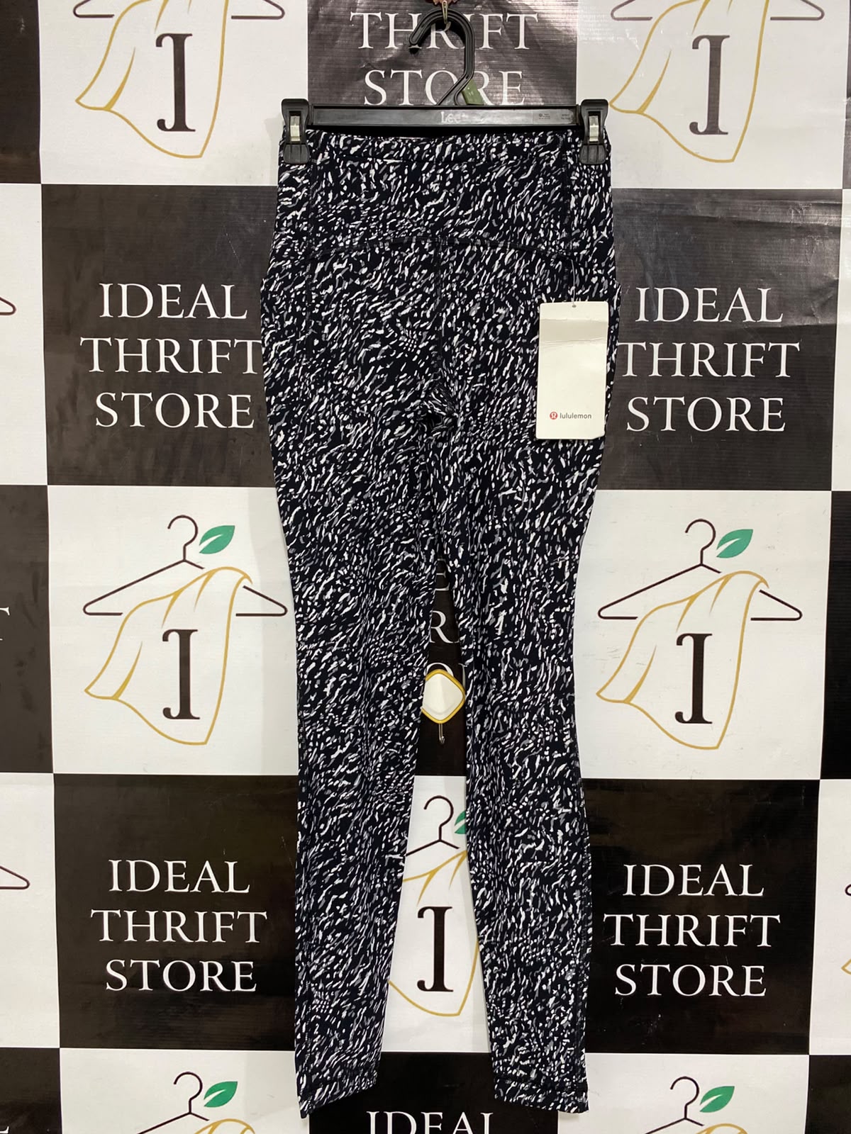 LULULEMON |XS| WAIST 24| WOMEN'S BLACK AND WHITE ABSTRACT PRINT HIGH-WAISTED ATHLETIC LEGGINGS WITH TAGS