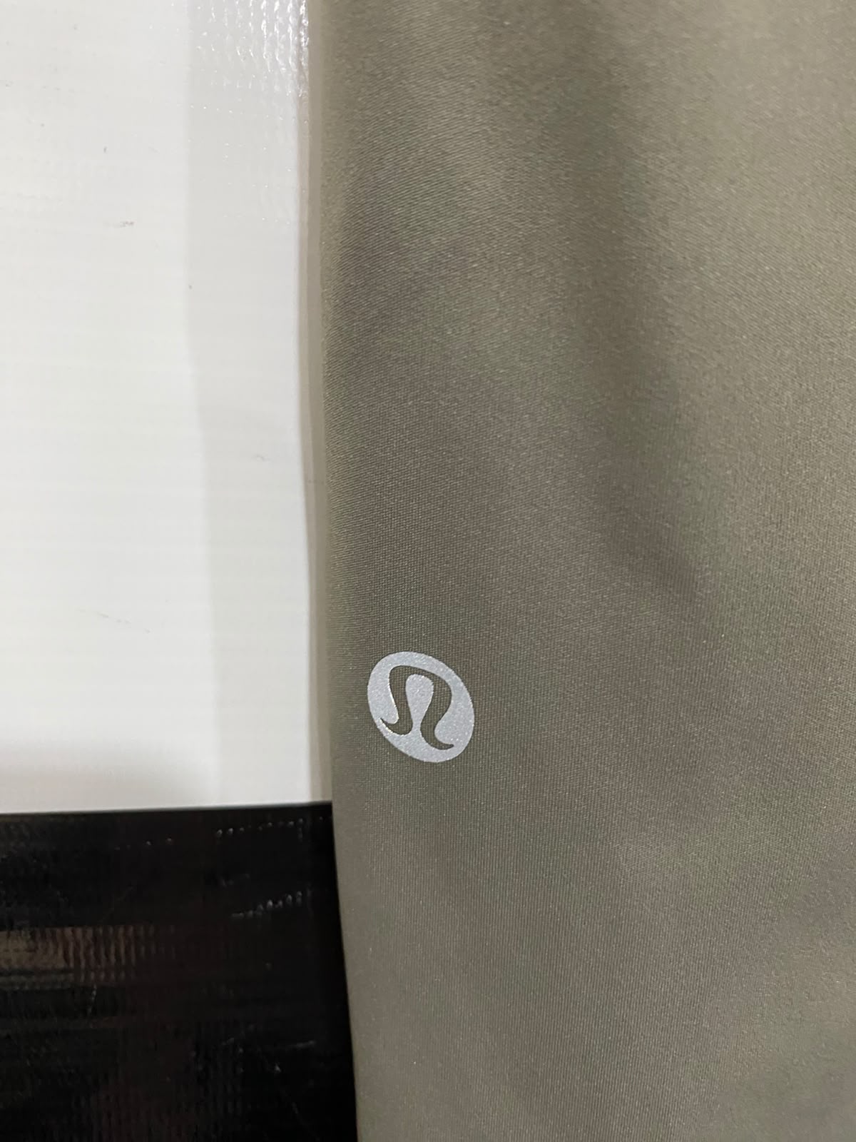 LULULEMON |S| WAIST 26| WOMEN'S OLIVE GREEN HIGH-WAISTED RUNNING LEGGINGS WITH SIDE POCKETS AND REFLECTIVE ACCENTS