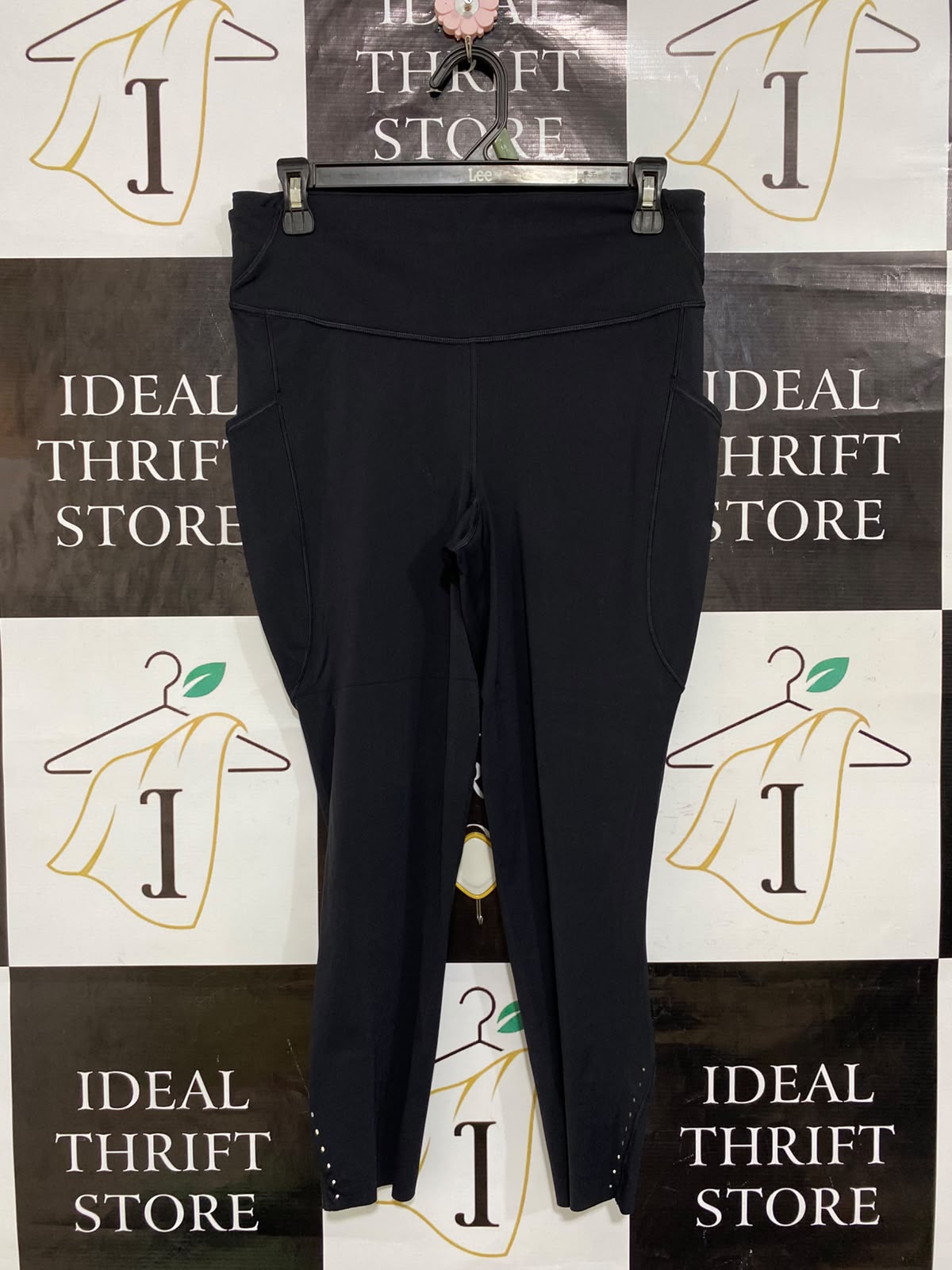 LULULEMON |M| WAIST 28| WOMEN'S BLACK HIGH-WAISTED ATHLETIC CROPPED LEGGINGS WITH SIDE POCKETS AND REFLECTIVE ACCENTS