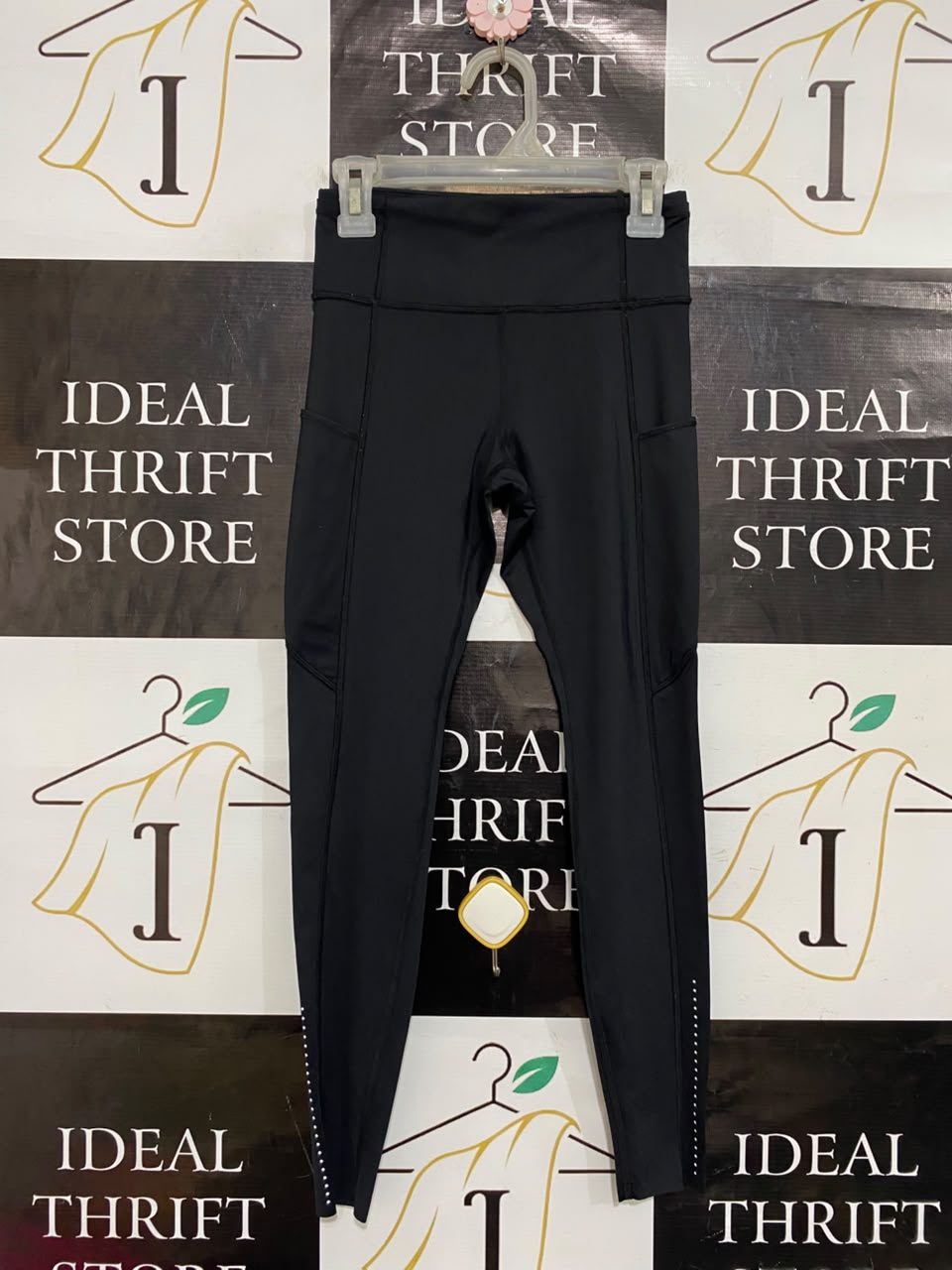 LULULEMON |XS| WAIST 22| WOMEN'S BLACK HIGH-WAISTED RUNNING LEGGINGS WITH SIDE POCKETS & REFLECTIVE DETAILS