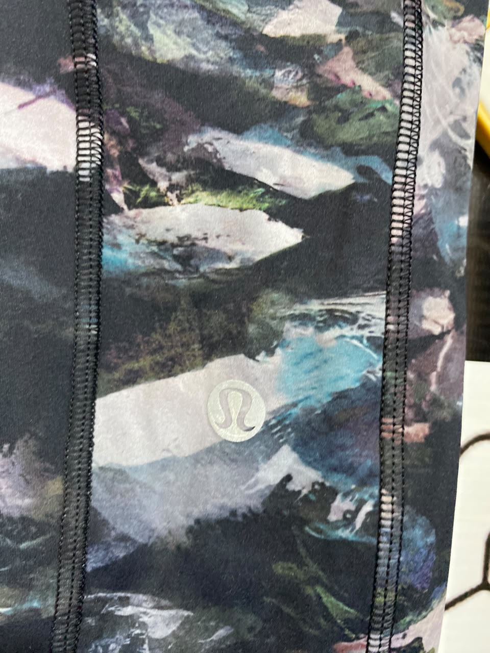 LULULEMON |XXS| WAIST 22| WOMEN'S MULTICOLOR ABSTRACT CAMO PRINT HIGH-WAISTED ATHLETIC LEGGINGS WITH SIDE POCKETS