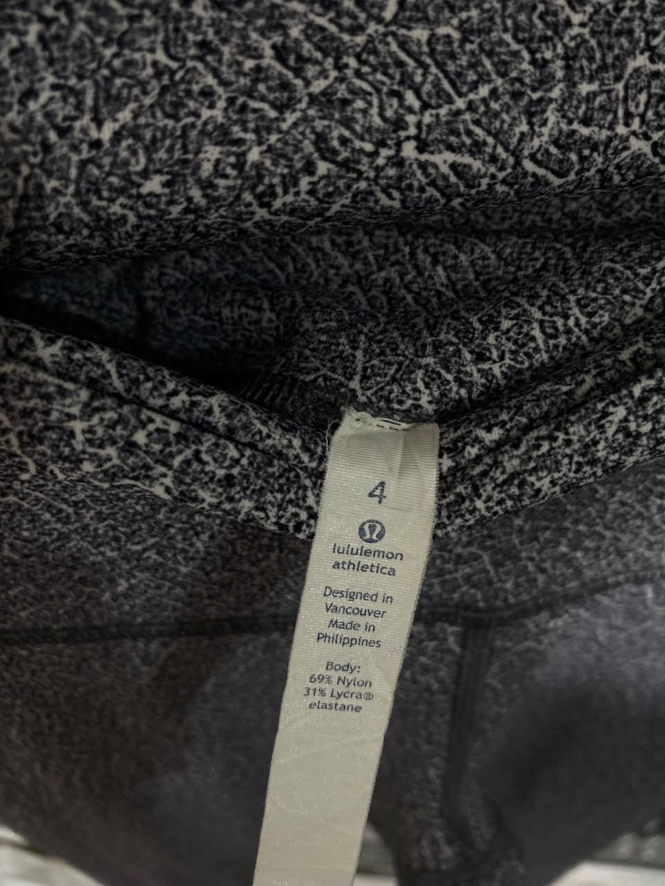 LULULEMON |XS| WAIST 23| WOMEN'S GREY MICROPATTERNTED HIGH-WAISTED ATHLETIC CROPPED LEGGINGS