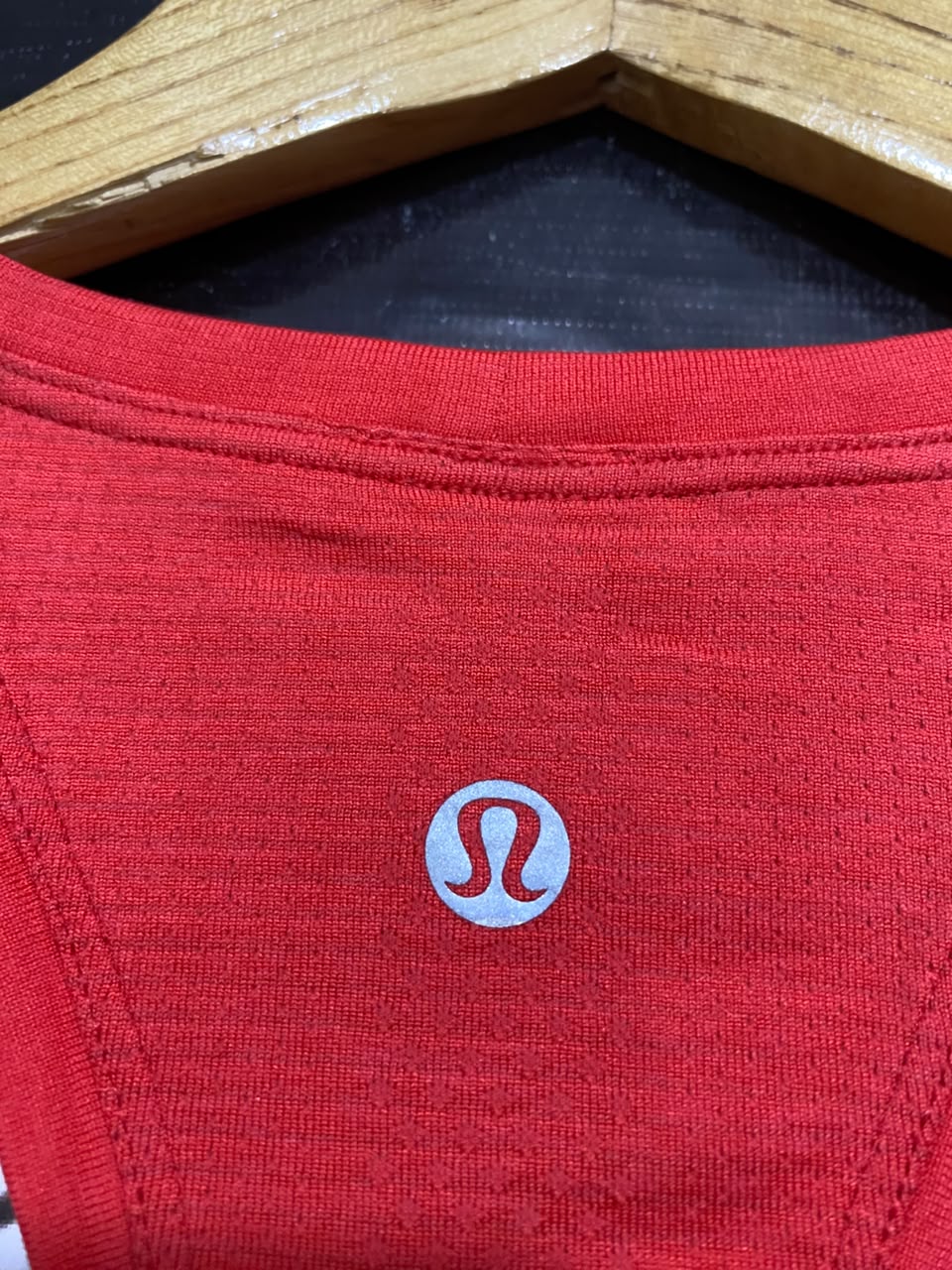 LULULEMON |S| BUST 15| WOMEN'S VIBRANT RED SEAMLESS ATHLETIC TANK TOP RACERBACK ACTIVEWEAR