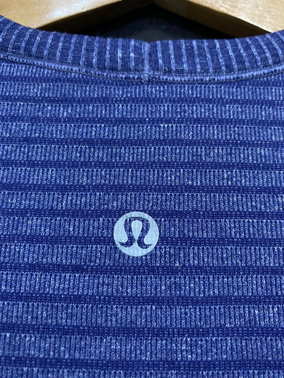 LULULEMON |S| BUST 14| WOMEN'S BLUE HEATHERED STRIPED SEAMLESS LONG-SLEEVE ATHLETIC TOP WITH THUMBHOLES ACTIVEWEAR