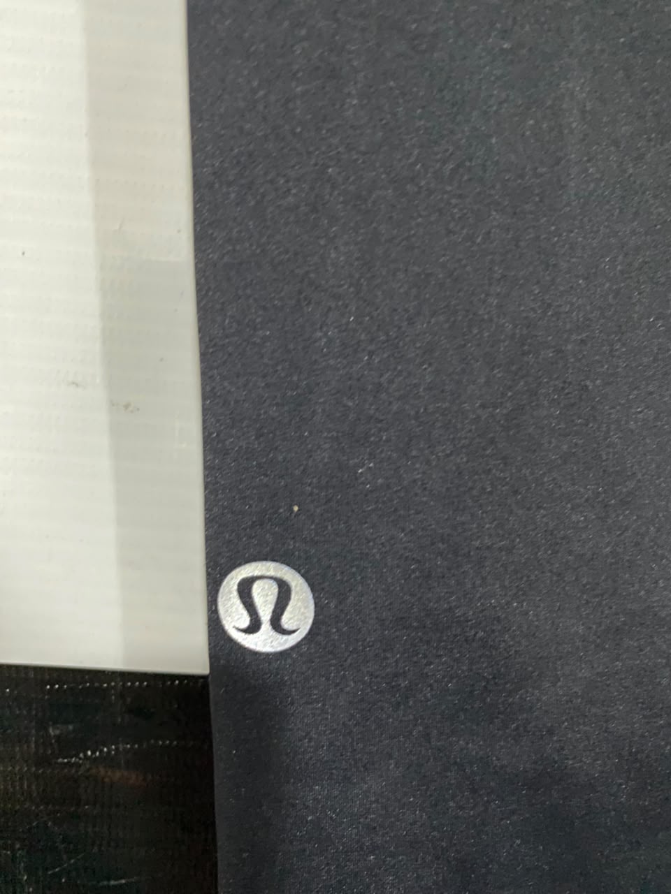 LULULEMON |XS| WAIST 24| WOMEN'S CLASSIC BLACK ATHLETIC CROPPED LEGGINGS WITH SIDE POCKETS AND REFLECTIVE HEM DETAILS ACTIVEWEAR