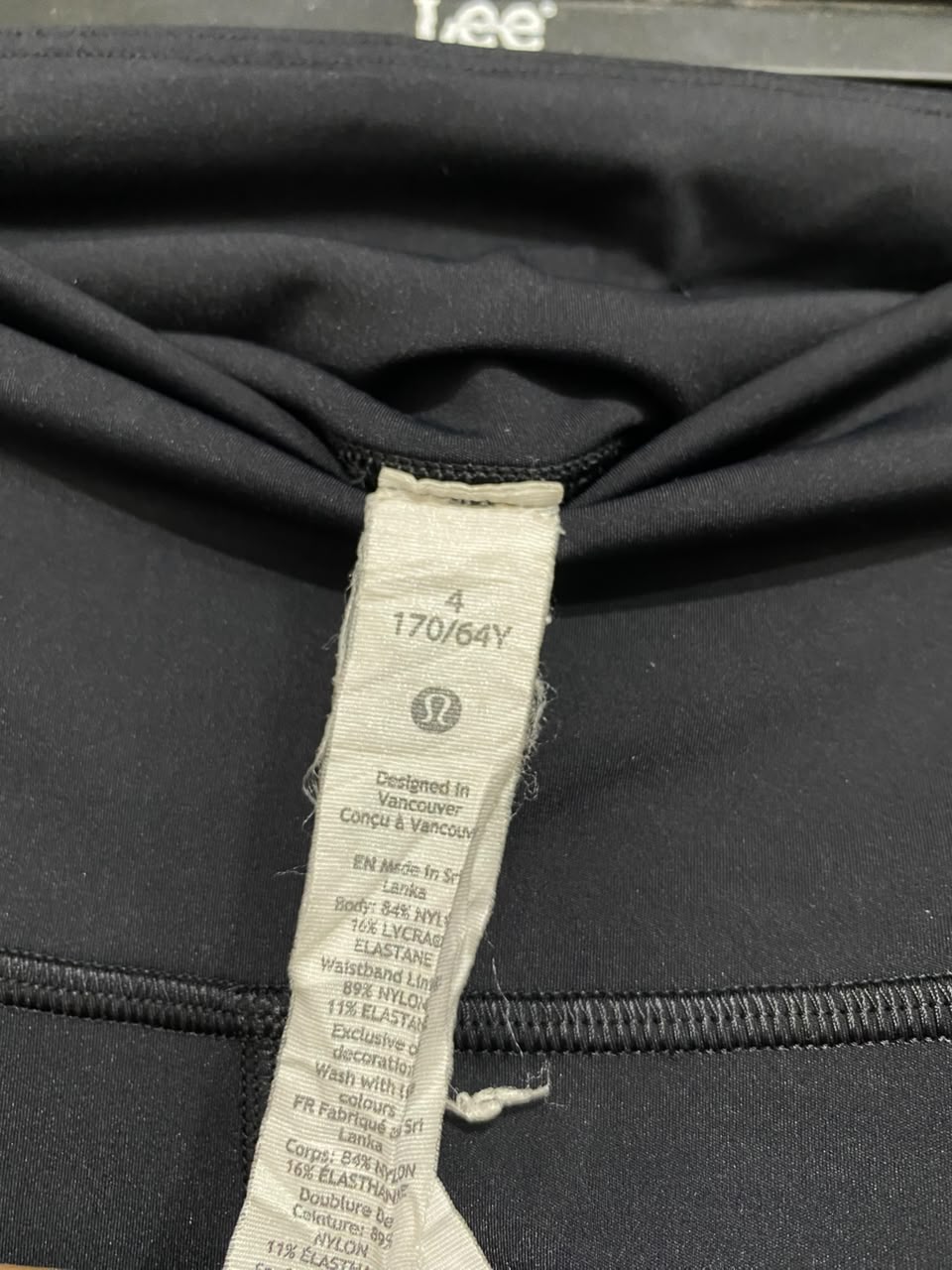 LULULEMON |XS| WAIST 24| WOMEN'S CLASSIC BLACK ATHLETIC CROPPED LEGGINGS WITH SIDE POCKETS AND REFLECTIVE HEM DETAILS ACTIVEWEAR