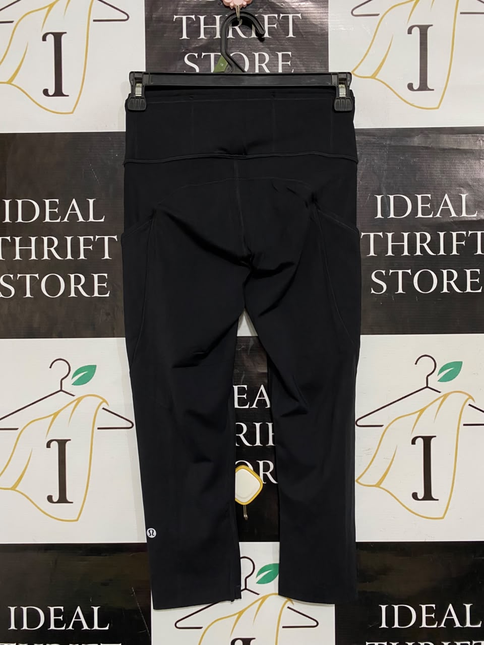 LULULEMON |XS| WAIST 24| WOMEN'S CLASSIC BLACK ATHLETIC CROPPED LEGGINGS WITH SIDE POCKETS AND REFLECTIVE HEM DETAILS ACTIVEWEAR