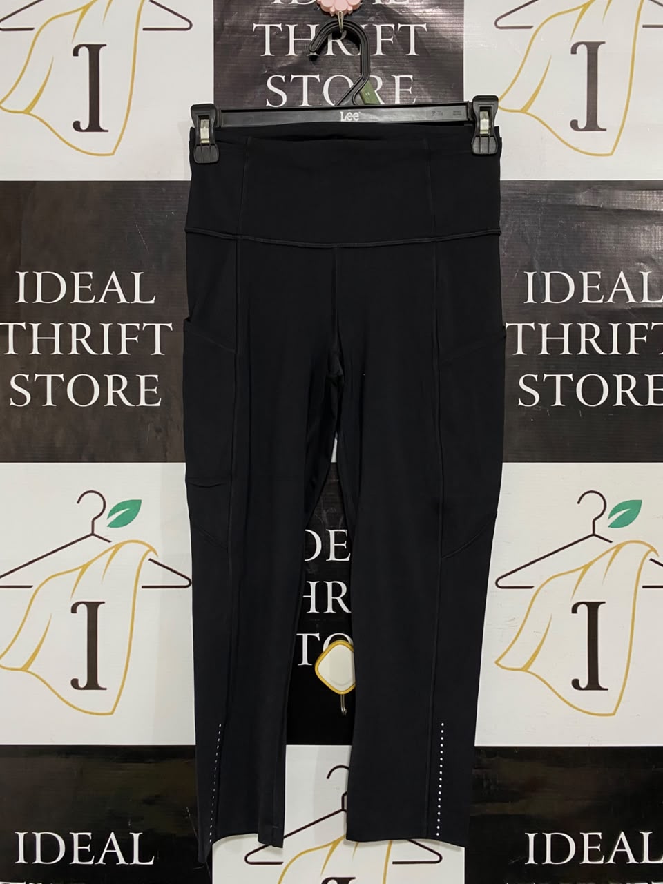 LULULEMON |XS| WAIST 24| WOMEN'S CLASSIC BLACK ATHLETIC CROPPED LEGGINGS WITH SIDE POCKETS AND REFLECTIVE HEM DETAILS ACTIVEWEAR