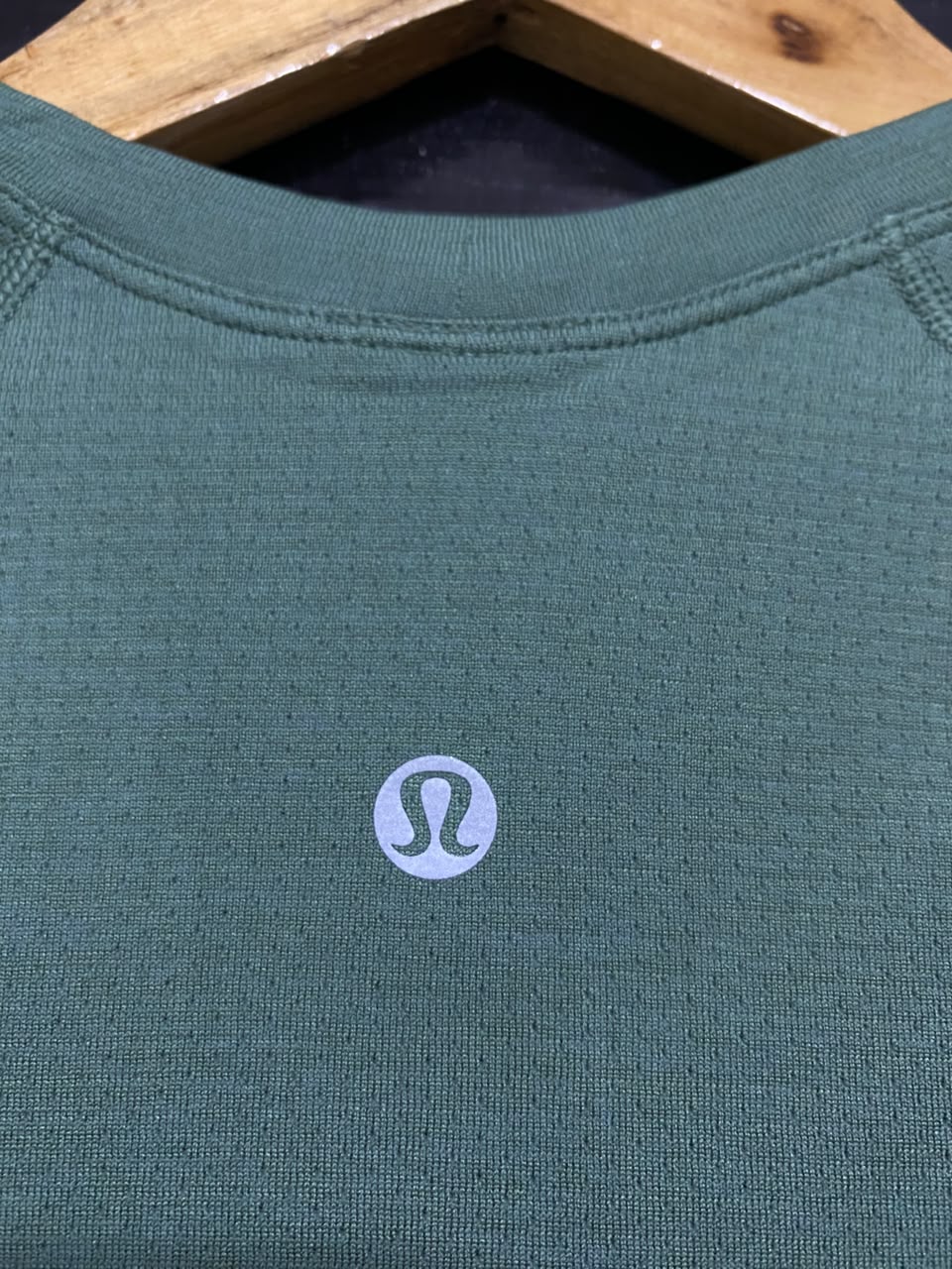 LULULEMON |XS| WAIST 13| WOMEN'S SAGE GREEN SEAMLESS SHORT-SLEEVE ATHLETIC CROP TOP ACTIVEWEAR