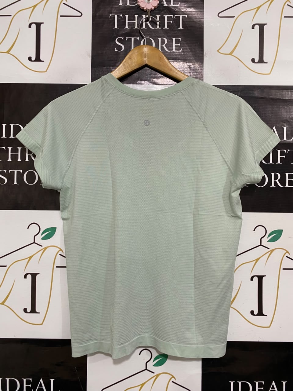 LULULEMON |S| BUST 18| SAGE GREEN SEAMLESS ATHLETIC WORKOUT SHORT SLEEVE T-SHIRT WOMEN