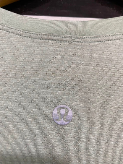 LULULEMON |S| BUST 18| SAGE GREEN SEAMLESS ATHLETIC WORKOUT SHORT SLEEVE T-SHIRT WOMEN