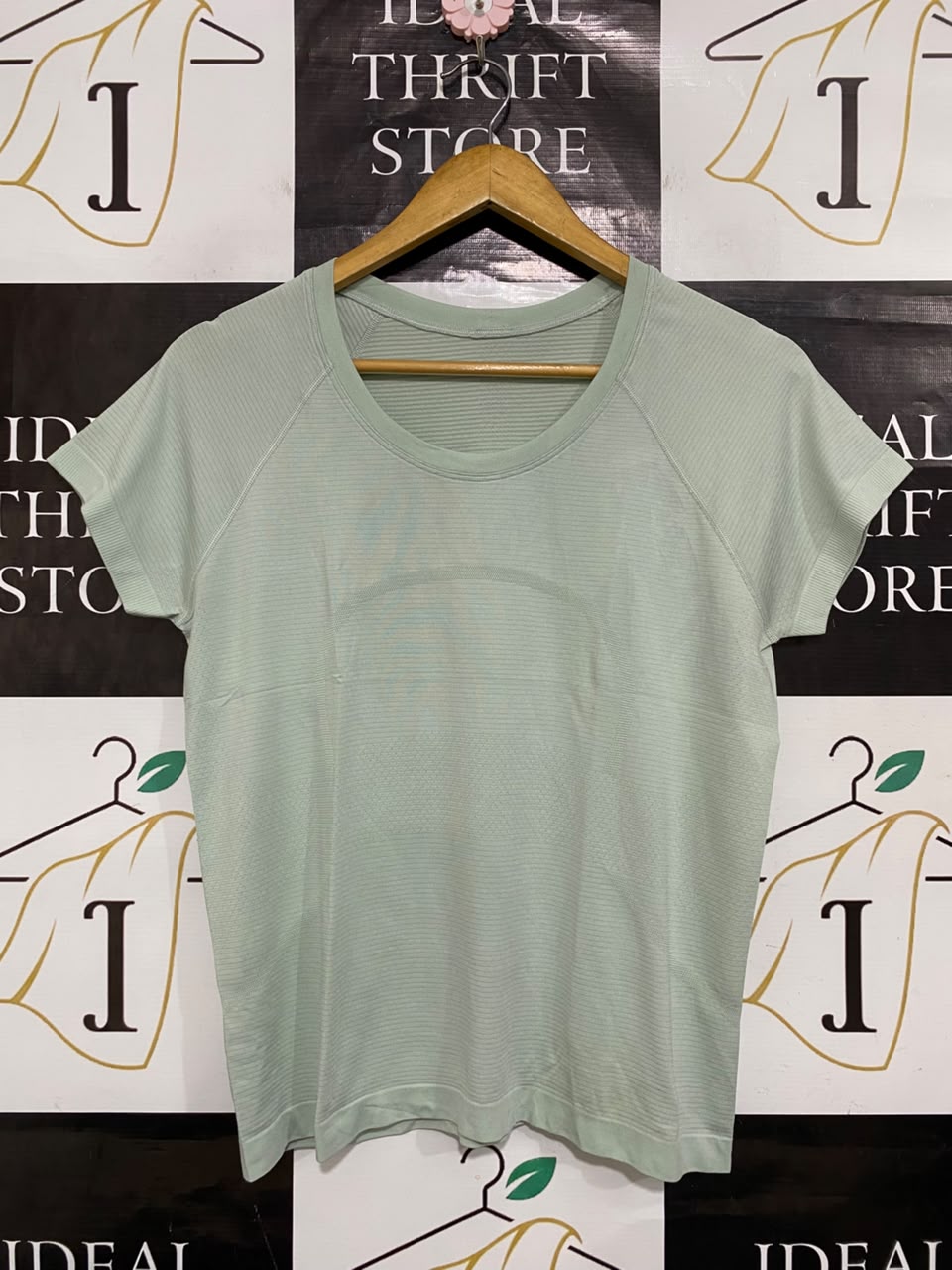 LULULEMON |S| BUST 18| SAGE GREEN SEAMLESS ATHLETIC WORKOUT SHORT SLEEVE T-SHIRT WOMEN