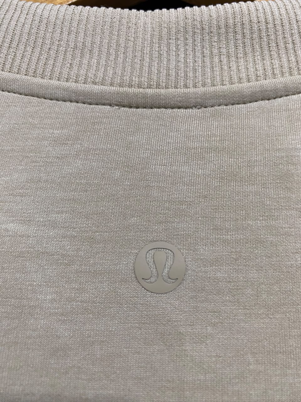 LULULEMON |M| BUST 16| BEIGE TAN SHORT SLEEVE ATHLETIC SWEATSHIRT PULLOVER WOMEN'S