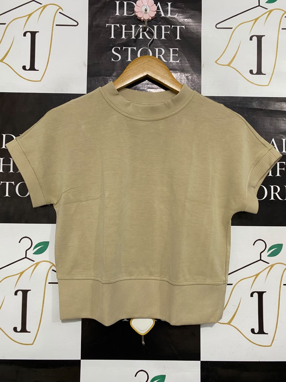 LULULEMON |M| BUST 16| BEIGE TAN SHORT SLEEVE ATHLETIC SWEATSHIRT PULLOVER WOMEN'S