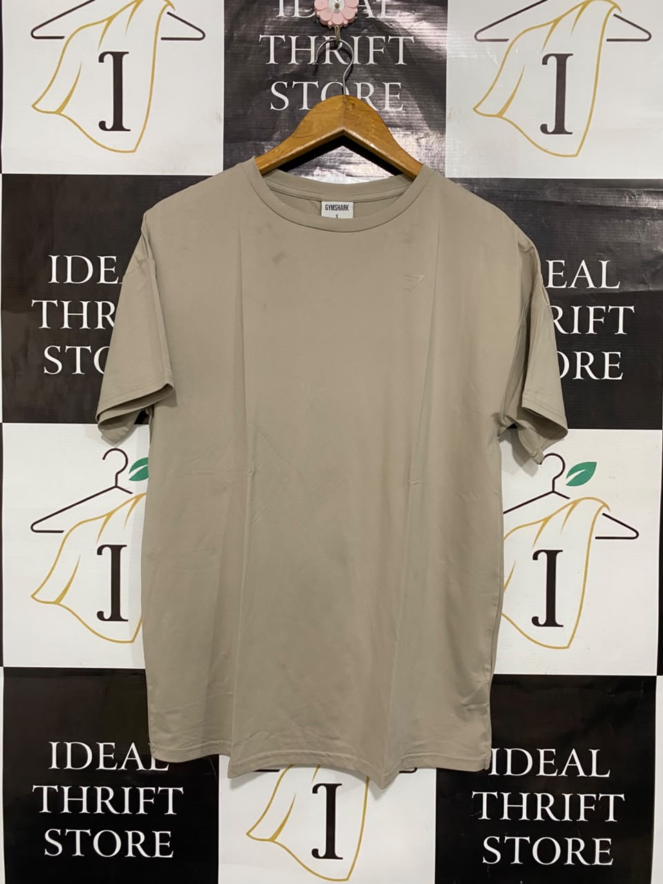 GYMSHARK |S| BUST 19| BEIGE TAN OVERSIZED CASUAL ATHLETIC SHORT SLEEVE T-SHIRT WOMEN'S