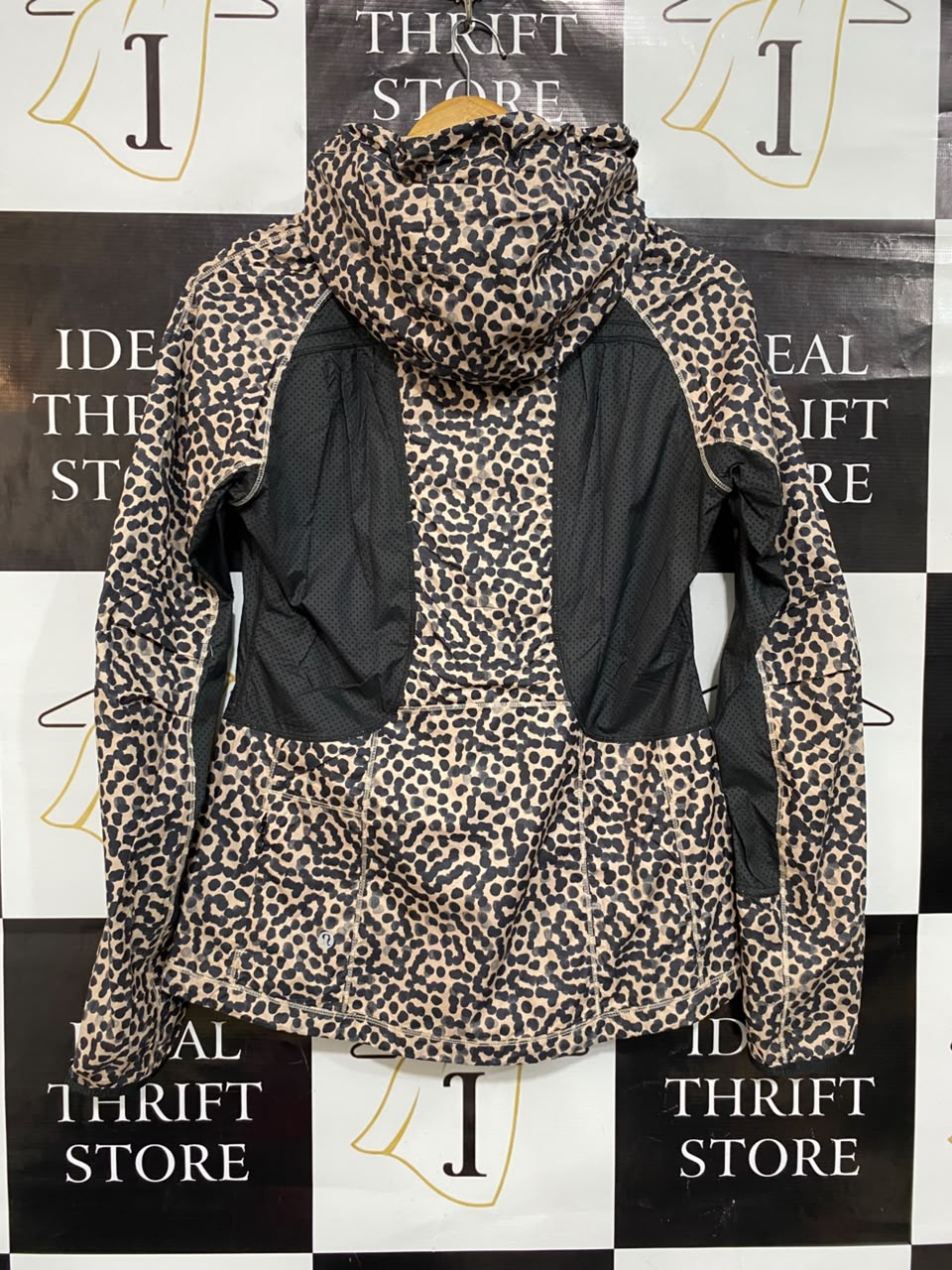 LULULEMON |S| BUST 17| LEOPARD ANIMAL PRINT RUNNING JACKET WITH HOOD AND MESH PANELS