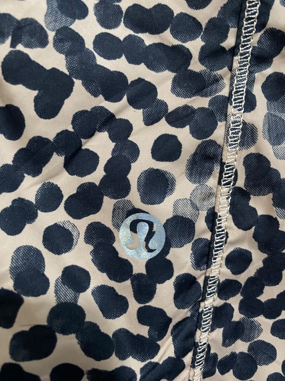 LULULEMON |S| BUST 17| LEOPARD ANIMAL PRINT RUNNING JACKET WITH HOOD AND MESH PANELS