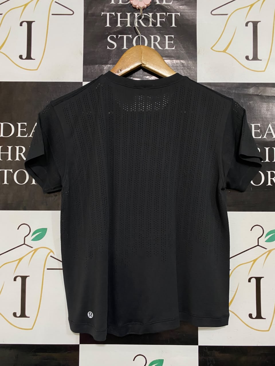 LULULEMON |M| BUST 18| BLACK PERFORATED VENTILATED ATHLETIC SHORT SLEEVE T-SHIRT