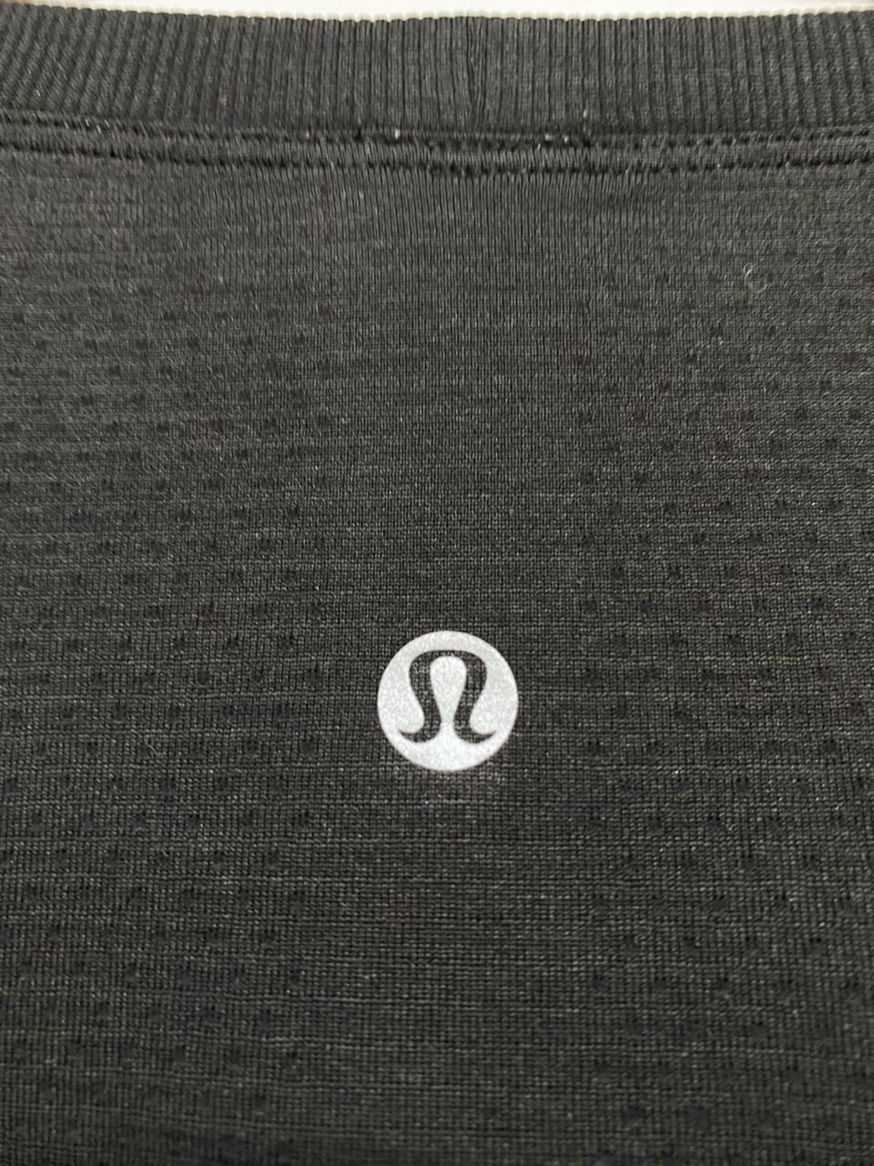 LULULEMON |M| BUST 20| CLASSIC BLACK LONG SLEEVE CREW NECK ATHLETIC SHIRT