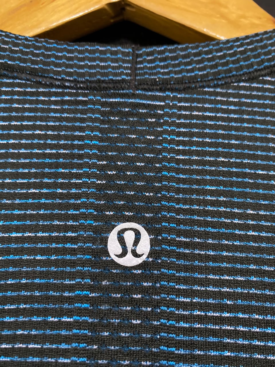 LULULEMON |S| BUST 14| TEAL BLACK STRIPED SEAMLESS ATHLETIC SHORT SLEEVE T-SHIRT