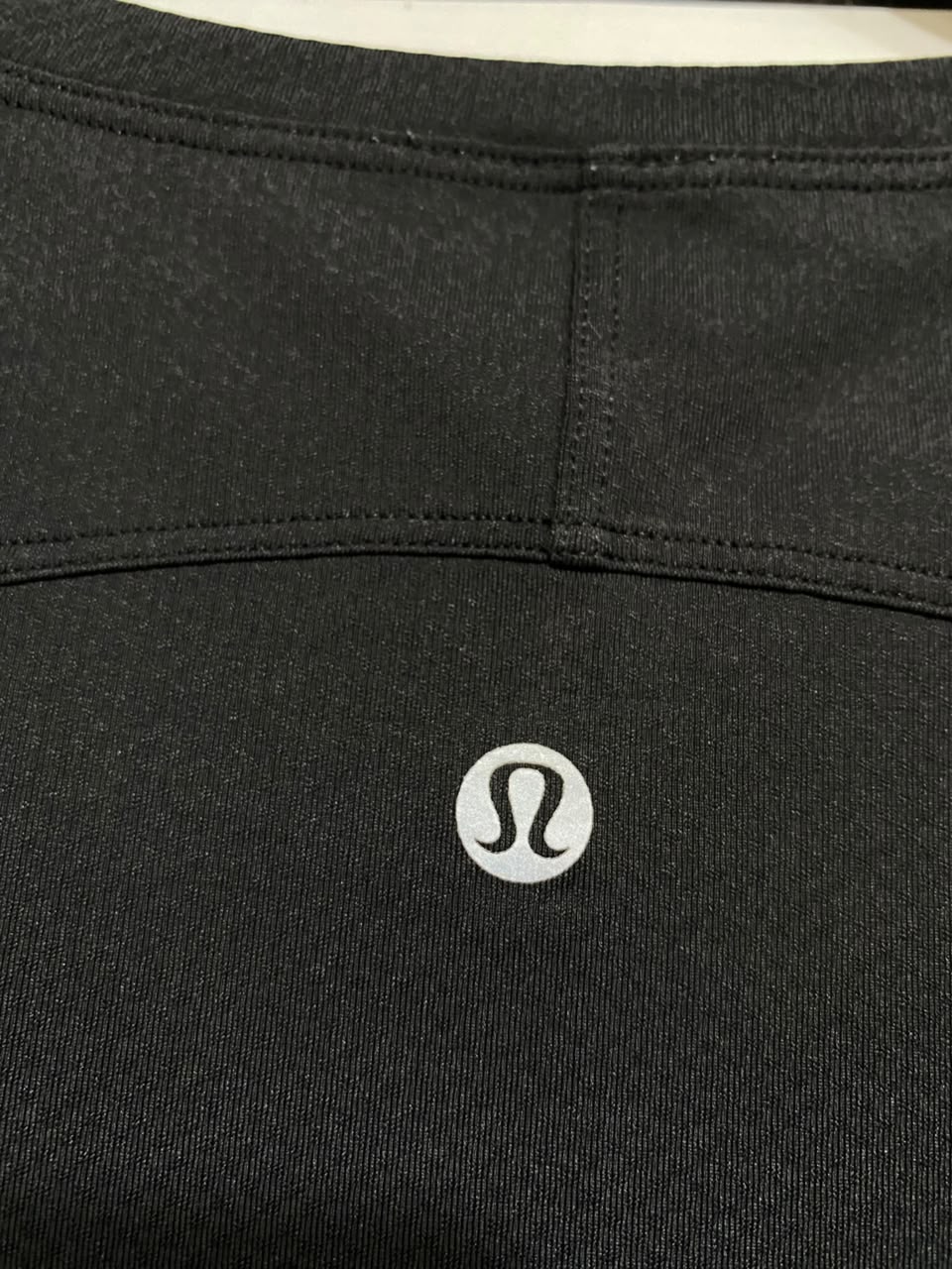 LULULEMON |L| BUST 21| CLASSIC BLACK RELAXED FIT ATHLETIC SHORT SLEEVE T-SHIRT