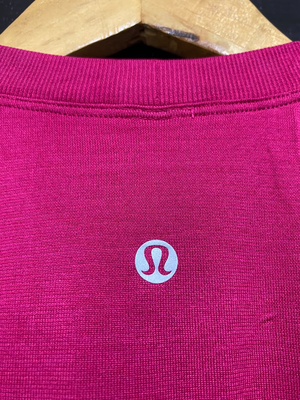 LULULEMON |S| BUST 17| BRIGHT PINK FUSCHIA SEAMLESS ATHLETIC CROP TANK TOP
