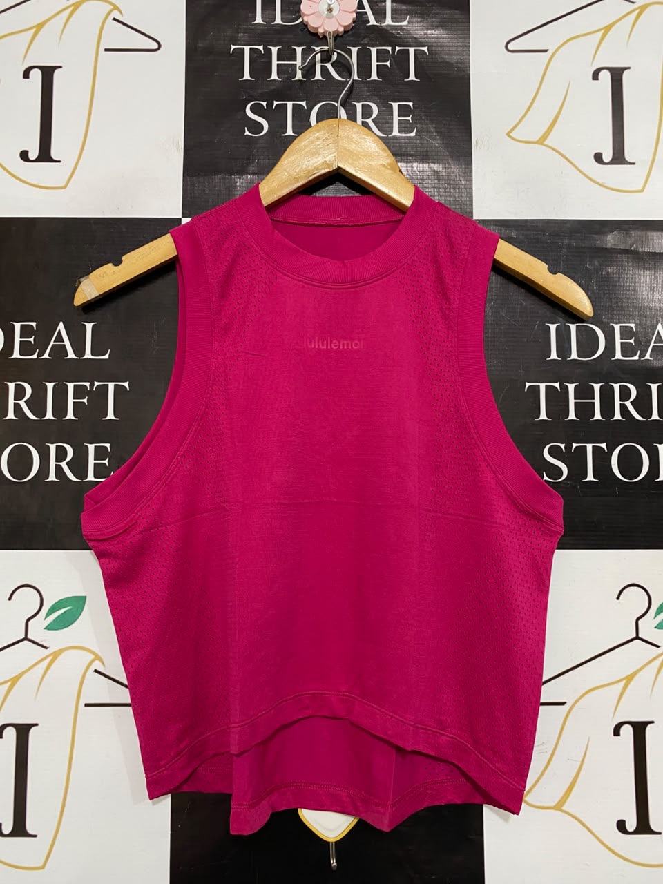LULULEMON |S| BUST 17| BRIGHT PINK FUSCHIA SEAMLESS ATHLETIC CROP TANK TOP