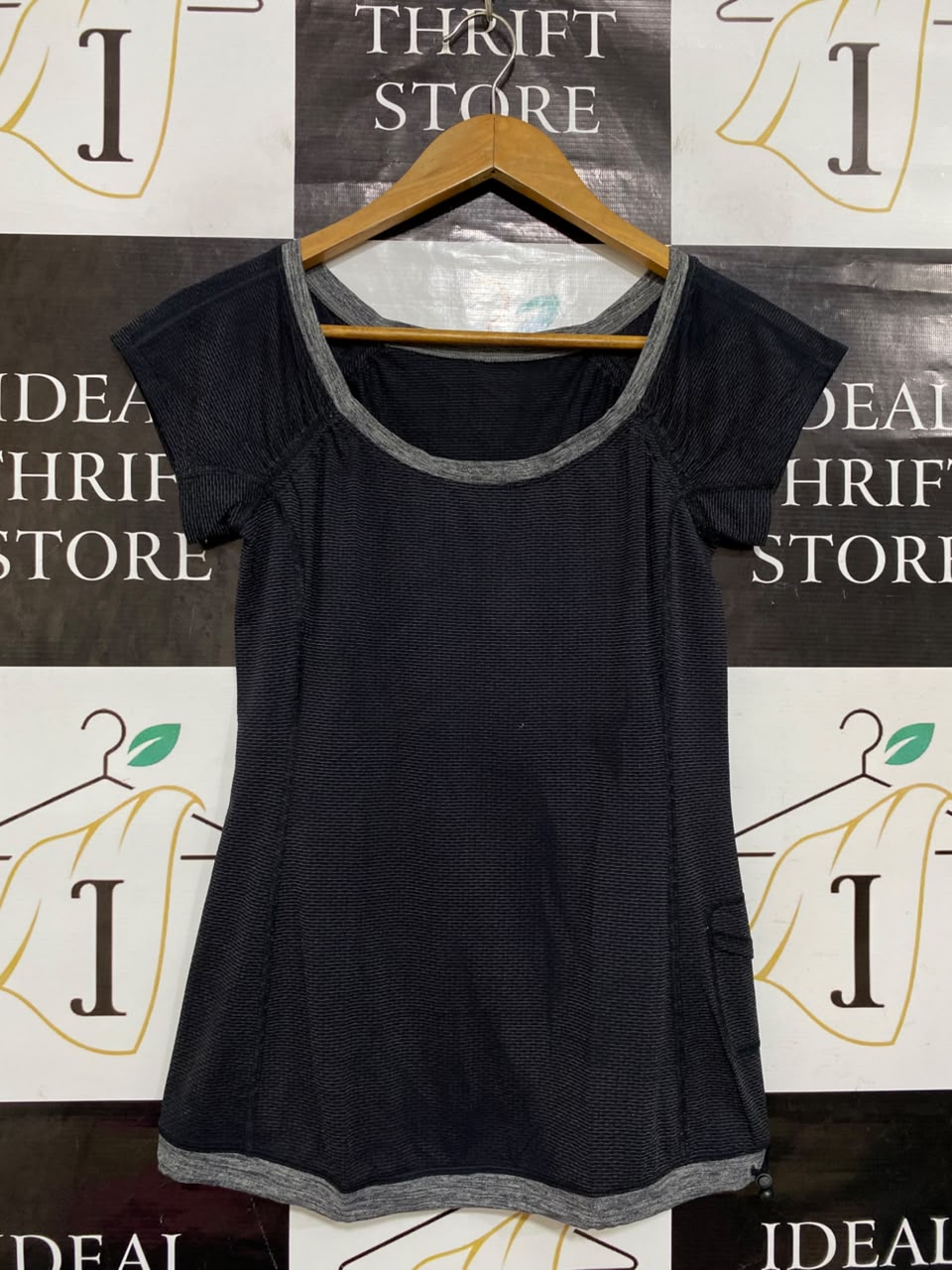 LULULEMON |S| BUST 15| BLACK AND GREY STRIPED SCOOP NECK ATHLETIC SHORT SLEEVE SHIRT