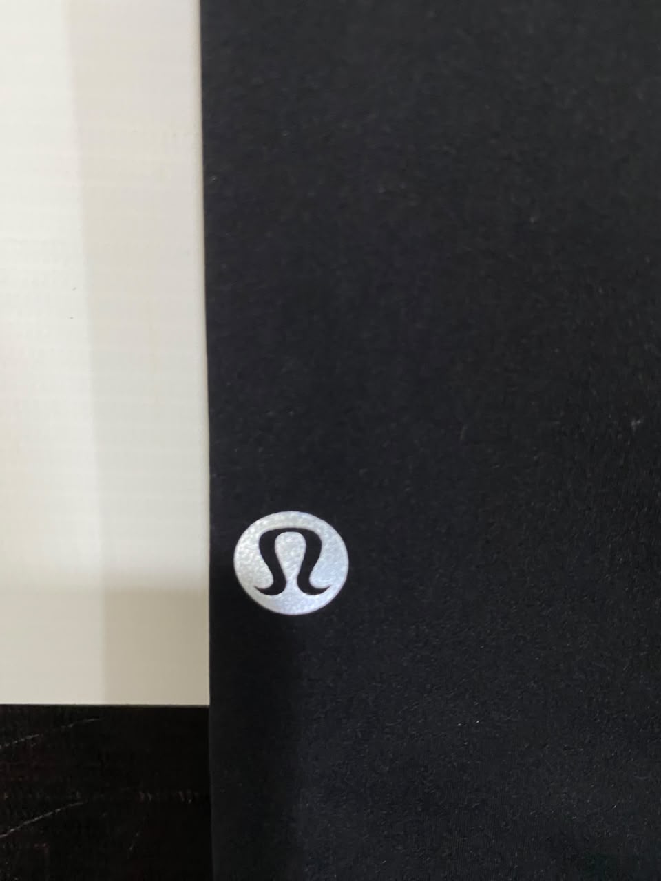 LULULEMON |L| WAIST 30| CLASSIC BLACK HIGH-WAISTED CROP POCKET LEGGINGS / CAPRIS WITH REFLECTIVE ACCENTS