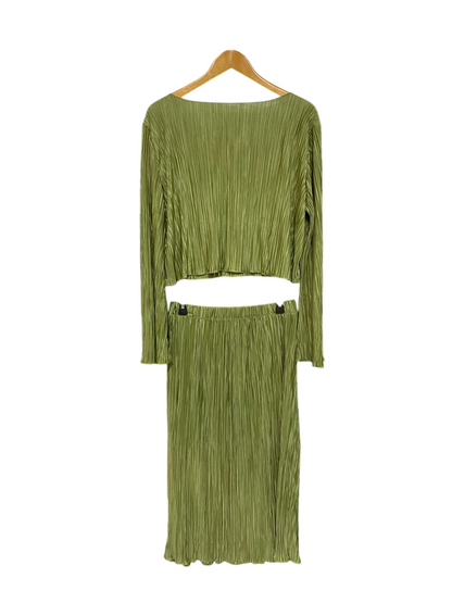 |L| A26| CHIC OLIVE GREEN CRINKLED PLEATED TWO-PIECE CROP TOP & SKIRT SET
