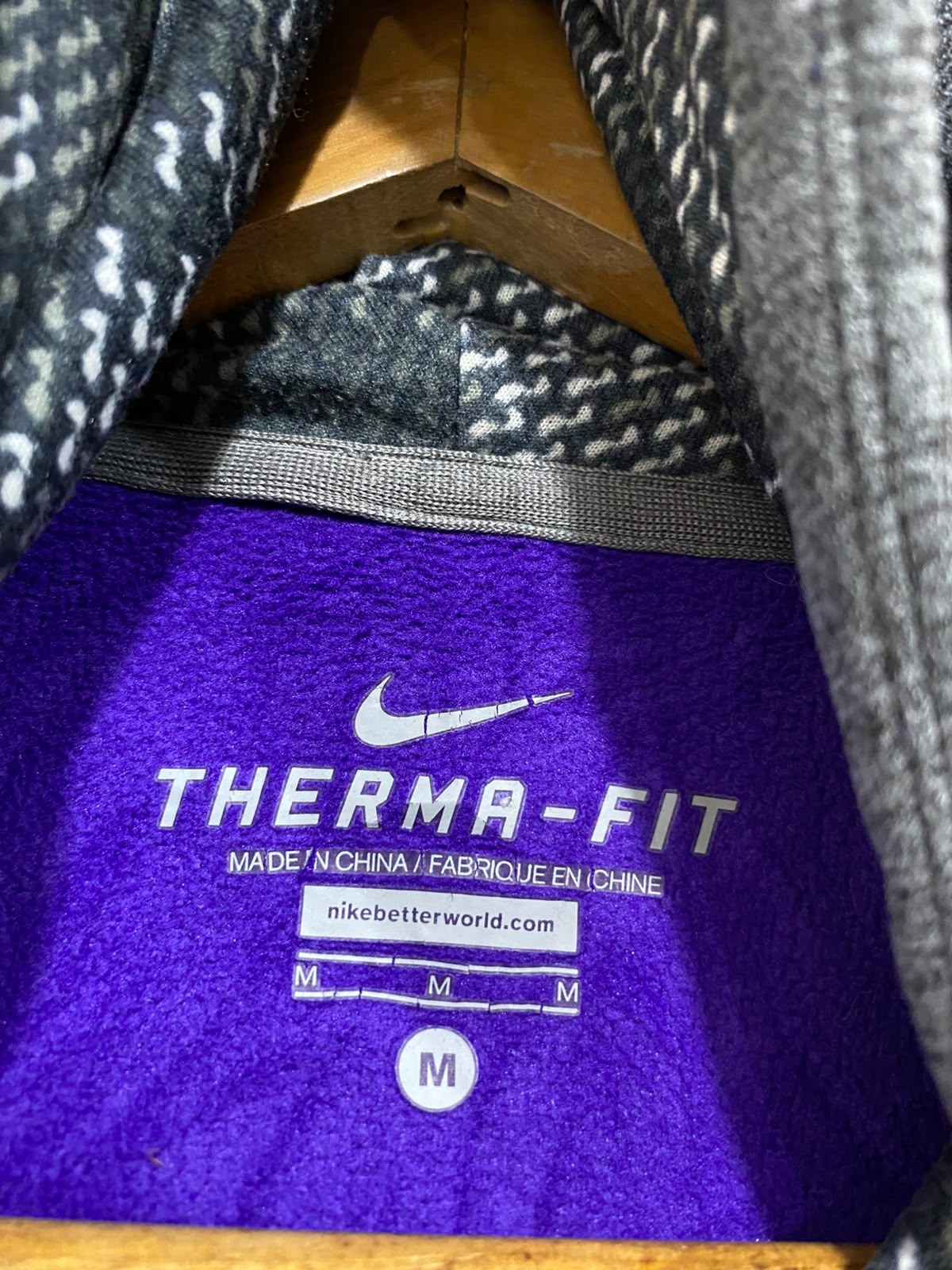 NIKE |M| BUST 20| A27| PURPLE & GREY COLORBLOCK THERMA-FIT ATHLETIC HOODIE ACTIVEWEAR