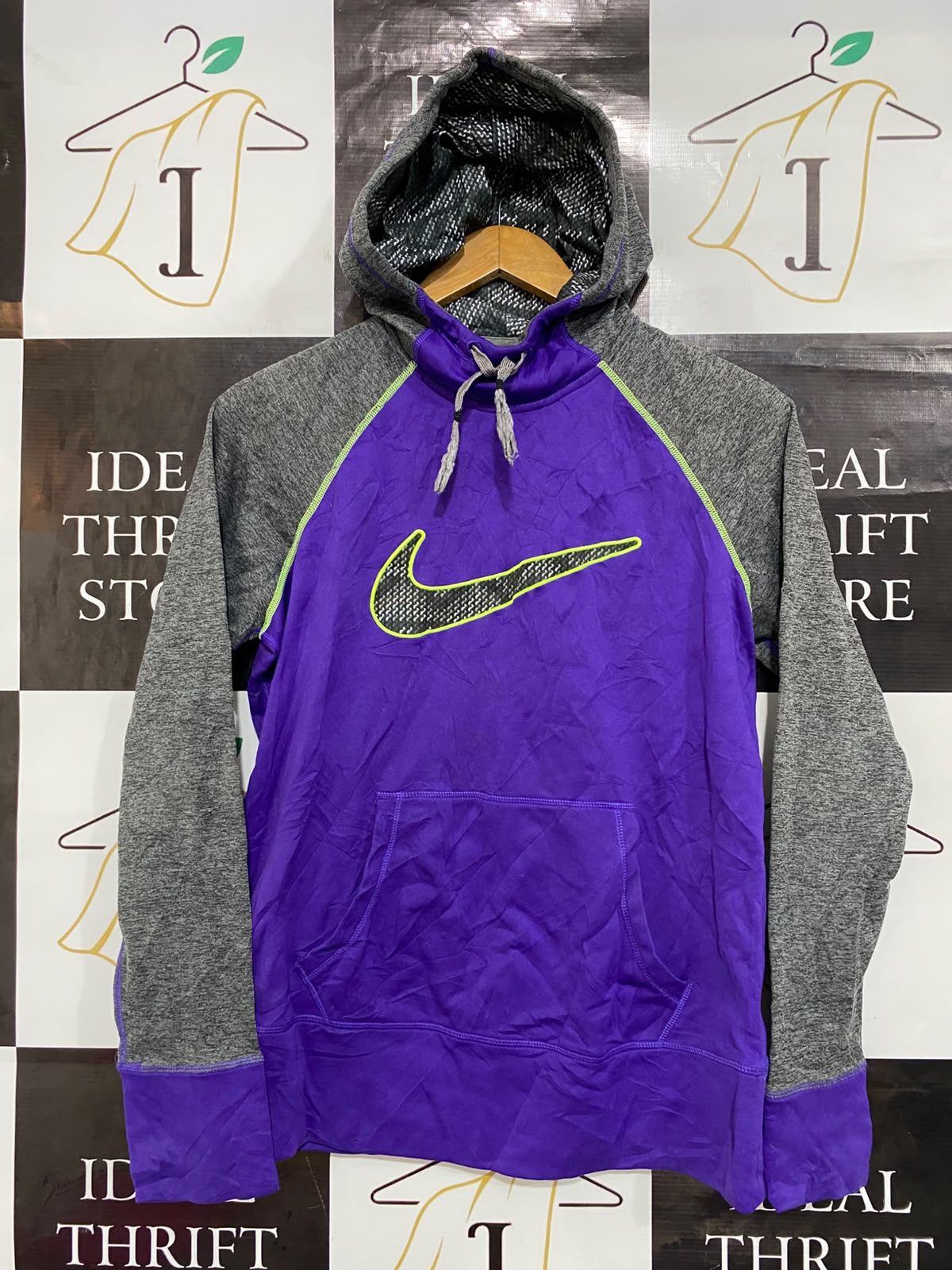 NIKE |M| BUST 20| A27| PURPLE & GREY COLORBLOCK THERMA-FIT ATHLETIC HOODIE ACTIVEWEAR