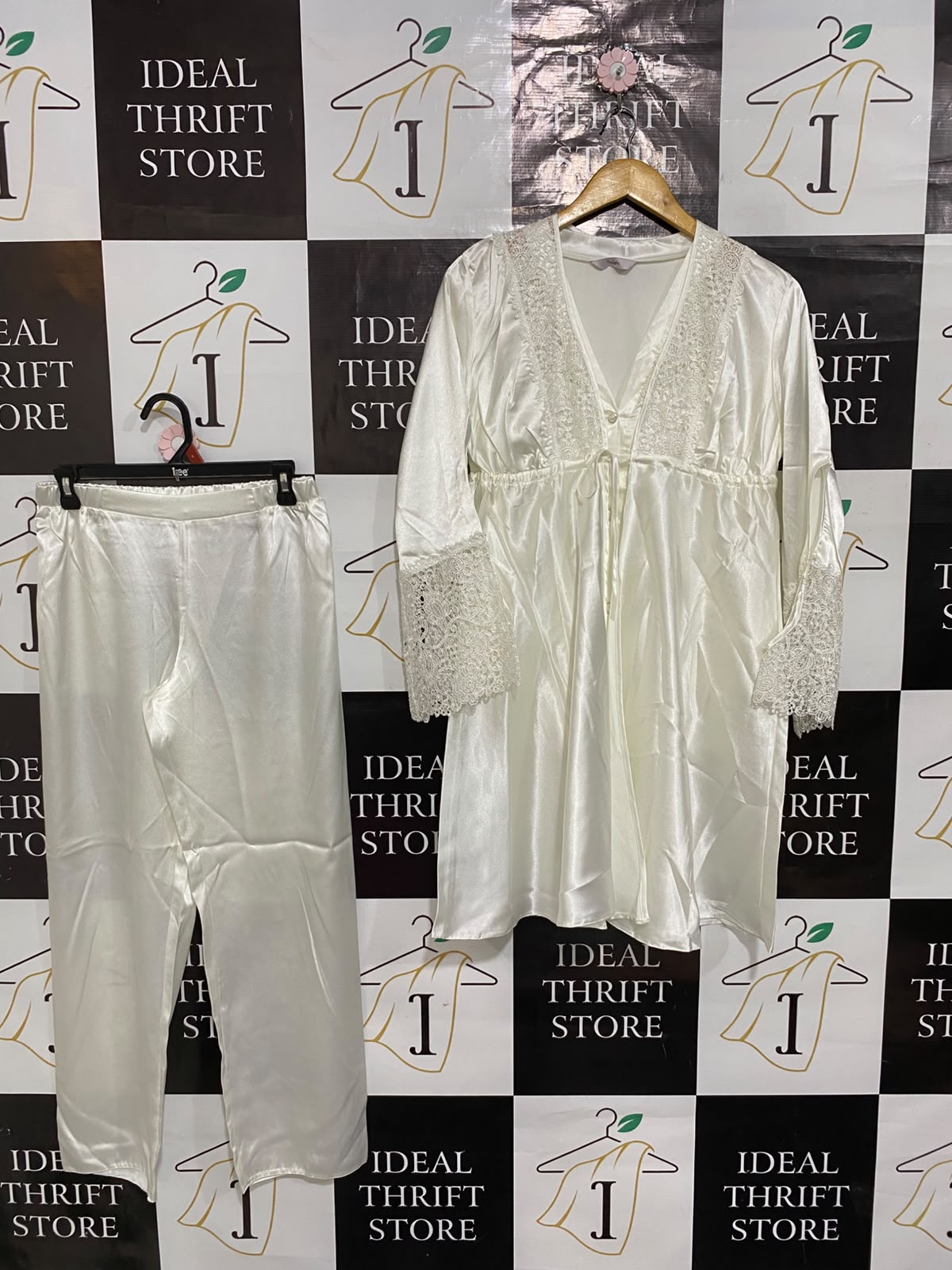 |M| B6| ELEGANT WHITE SATIN LACE-TRIM TUNIC & PANTS LOUNGEWEAR SET