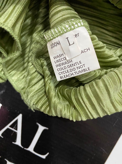 |L| A26| CHIC OLIVE GREEN CRINKLED PLEATED TWO-PIECE CROP TOP & SKIRT SET