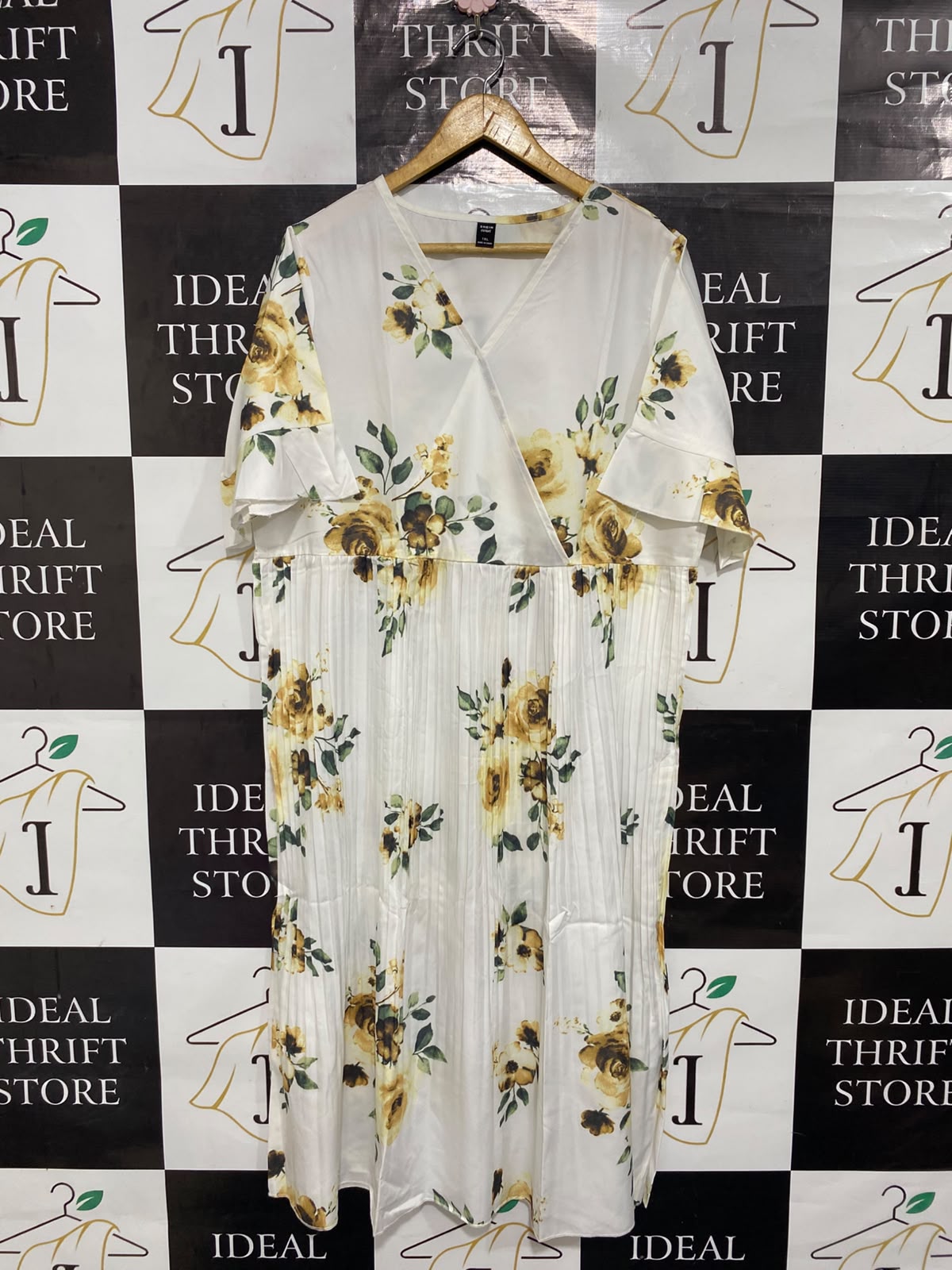 SHEIN CURVE |XL| BUST 23| A26| WHITE & YELLOW FLORAL PRINT V-NECK SHORT-SLEEVE MIDI DRESS