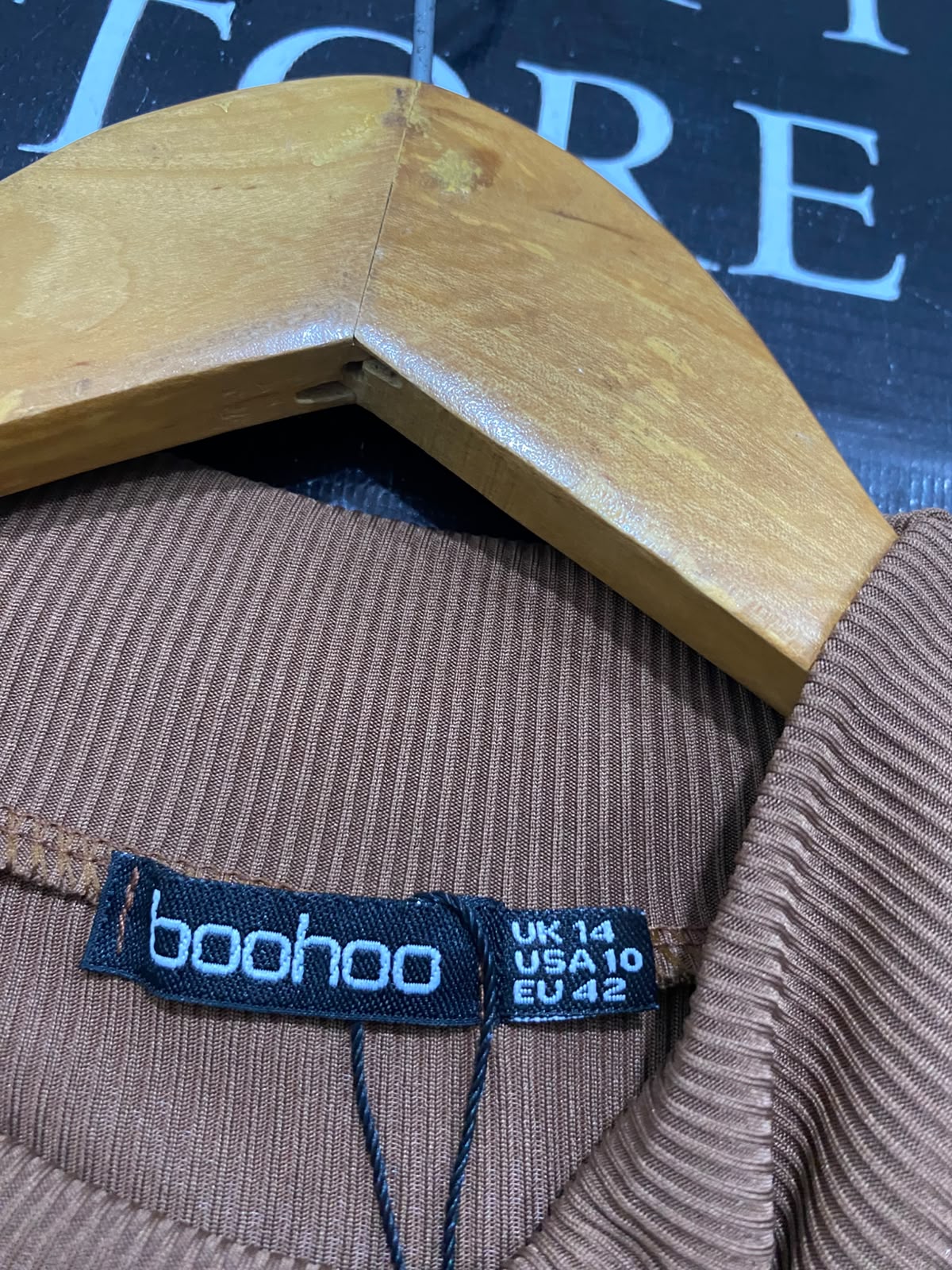 BOOHOO |M| BUST 15| A28| BROWN RIBBED MOCK NECK LONG-SLEEVE BODYCON MIDI DRESS