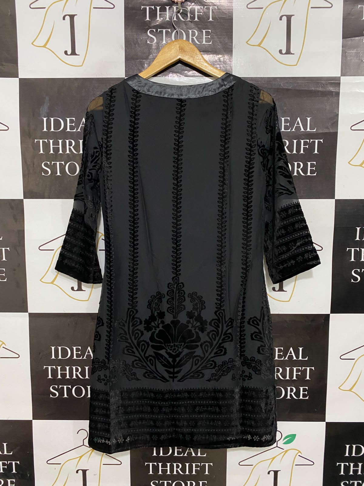 ROMAN |M| BUST 16| A28| BLACK VELVET-FLOCKED FLORAL ACCENT 3/4 SLEEVE MIDI DRESS