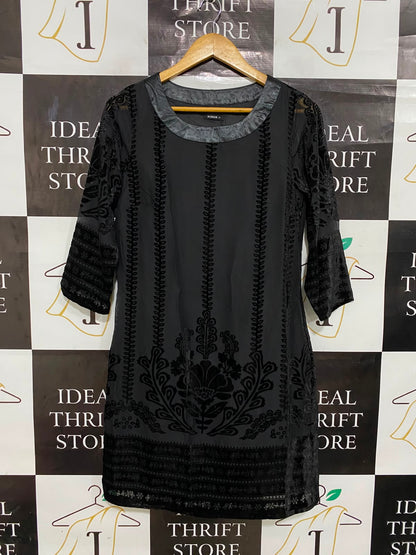 ROMAN |M| BUST 16| A28| BLACK VELVET-FLOCKED FLORAL ACCENT 3/4 SLEEVE MIDI DRESS