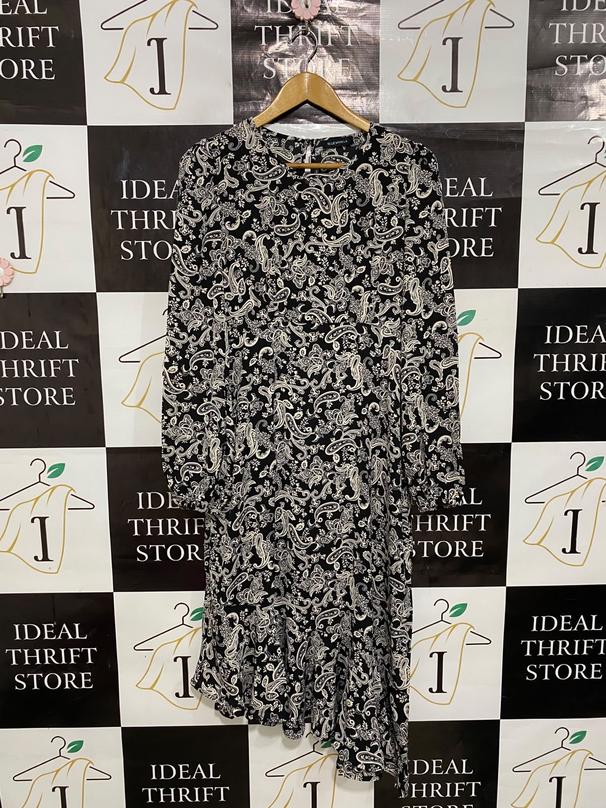BLUE VANILLA |M| BUST 17| A28| BLACK & WHITE PAISLEY PRINT ASYMMETRIC HEM LONG-SLEEVE MIDI DRESS