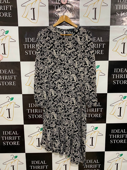 BLUE VANILLA |M| BUST 17| A28| BLACK & WHITE PAISLEY PRINT ASYMMETRIC HEM LONG-SLEEVE MIDI DRESS