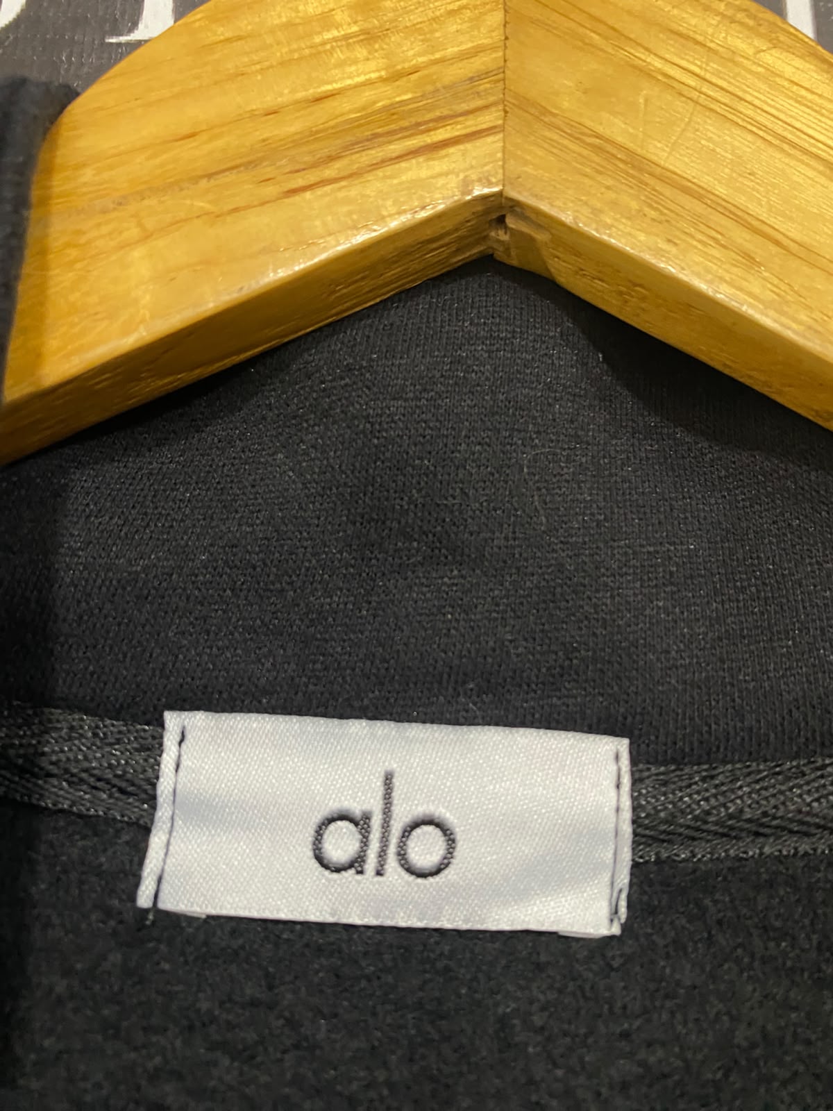 ALO |S| BUST 22| A27| BLACK ALO YOGA HALF-ZIP PULLOVER SWEATSHIRT WITH KANGA POCKET