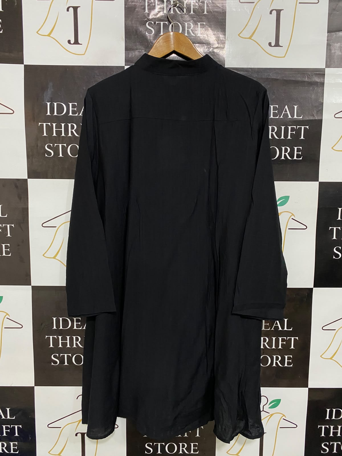 M&W |XL| BUST 23| A27| CLASSIC BLACK MOCK-NECK BUTTON-FRONT HI-LOW TUNIC SHIRT