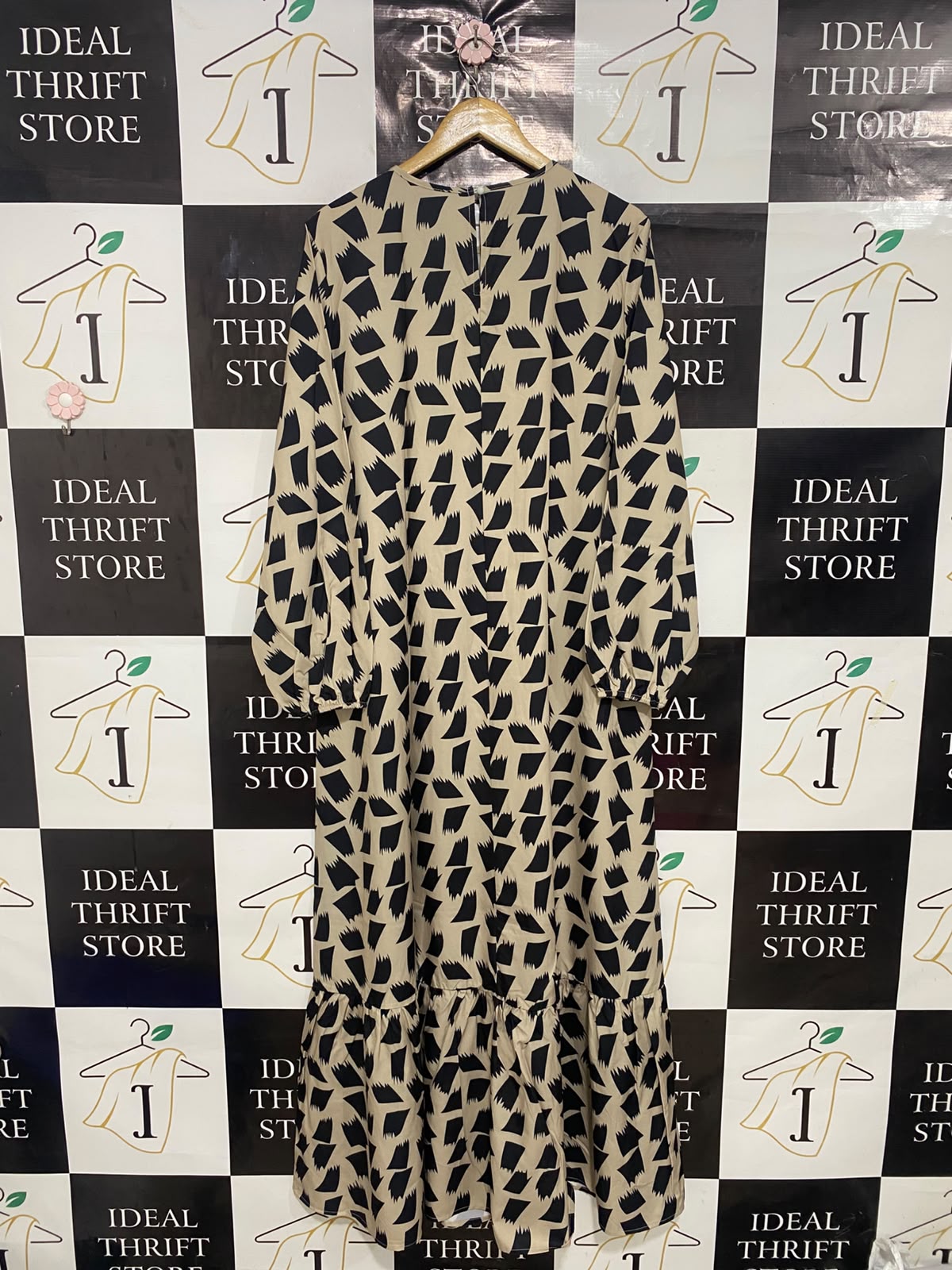 |XL| BUST 22| A27| BEIGE & BLACK ABSTRACT GEOMETRIC LONG-SLEEVE MIDI DRESS