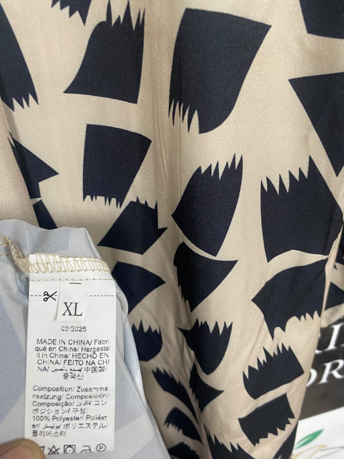|XL| BUST 22| A27| BEIGE & BLACK ABSTRACT GEOMETRIC LONG-SLEEVE MIDI DRESS