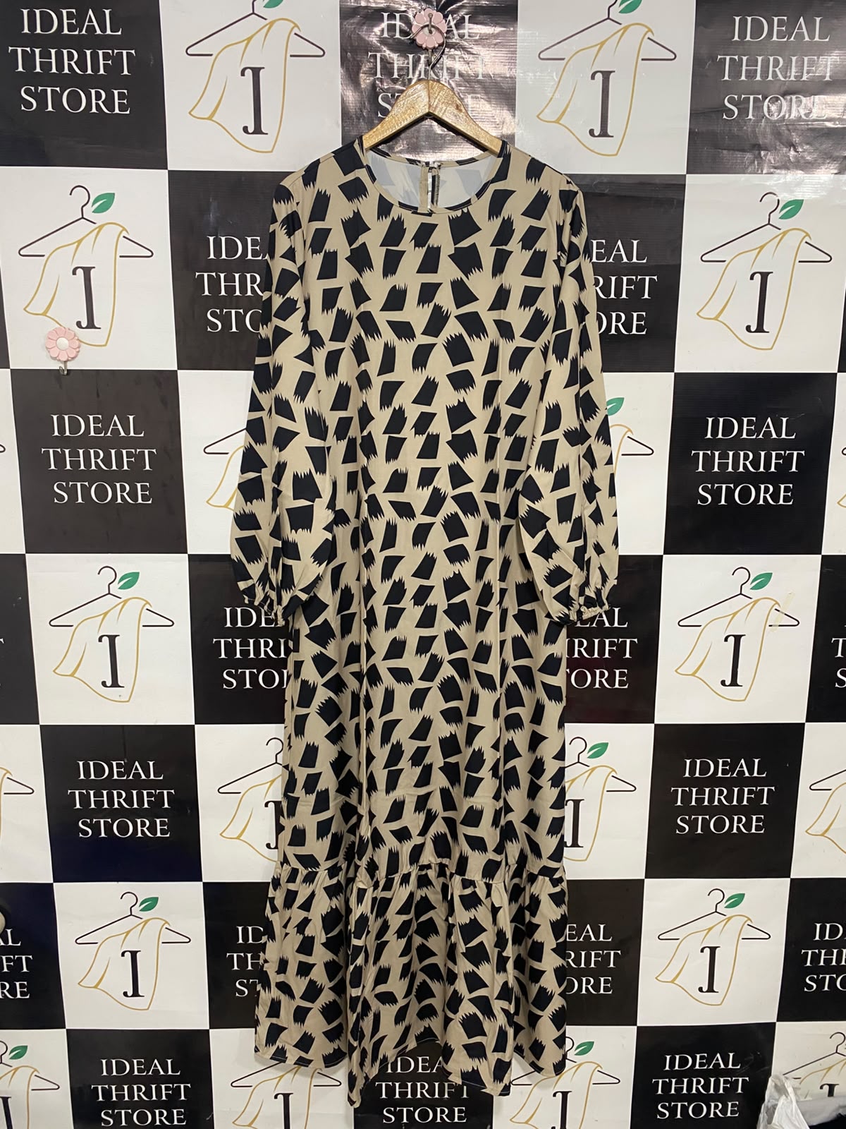|XL| BUST 22| A27| BEIGE & BLACK ABSTRACT GEOMETRIC LONG-SLEEVE MIDI DRESS