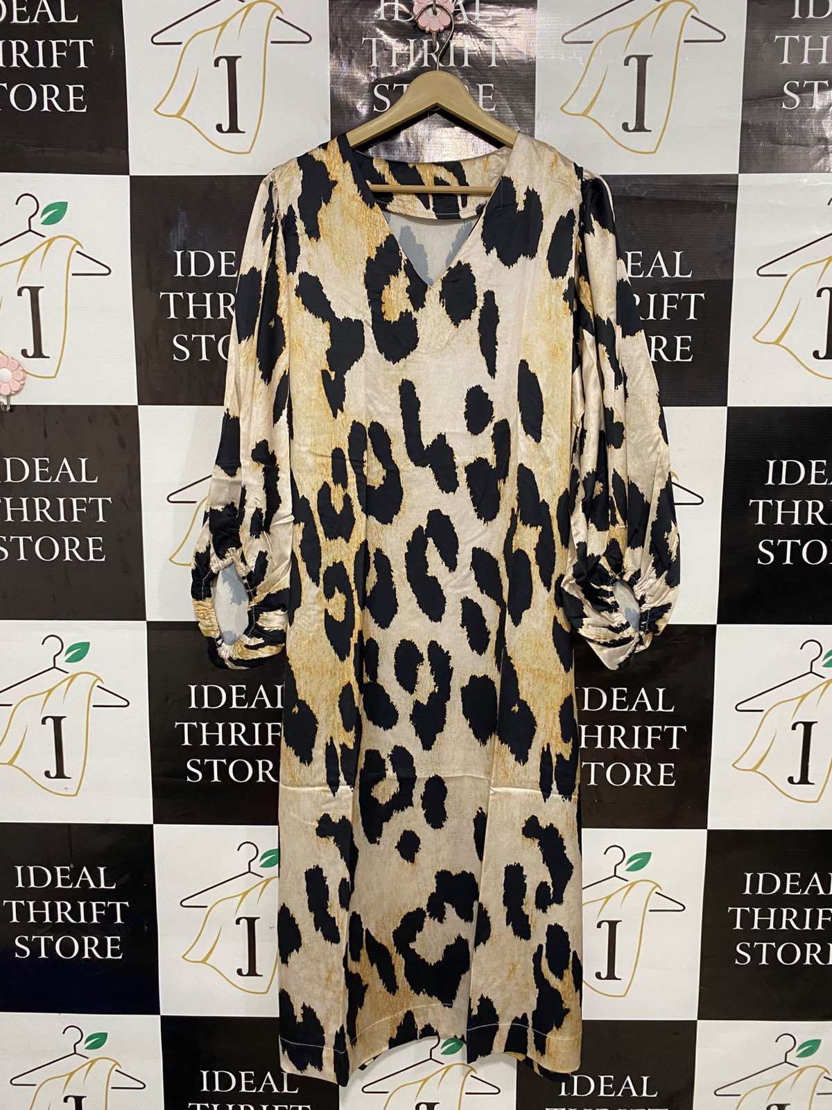 |L| BUST 22| A27| BOLD LEOPARD PRINT V-NECK LONG-SLEEVE MIDI DRESS