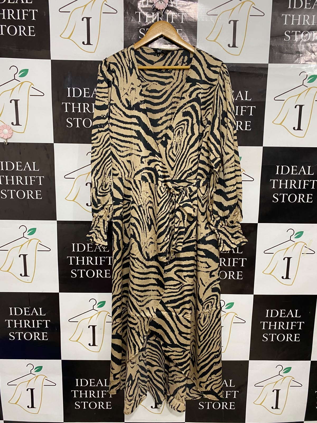 FRIENDS LIKE THESE |L| BUST 21| A27| BLACK & BEIGE ZEBRA PRINT WRAP-STYLE LONG-SLEEVE MIDI DRESS